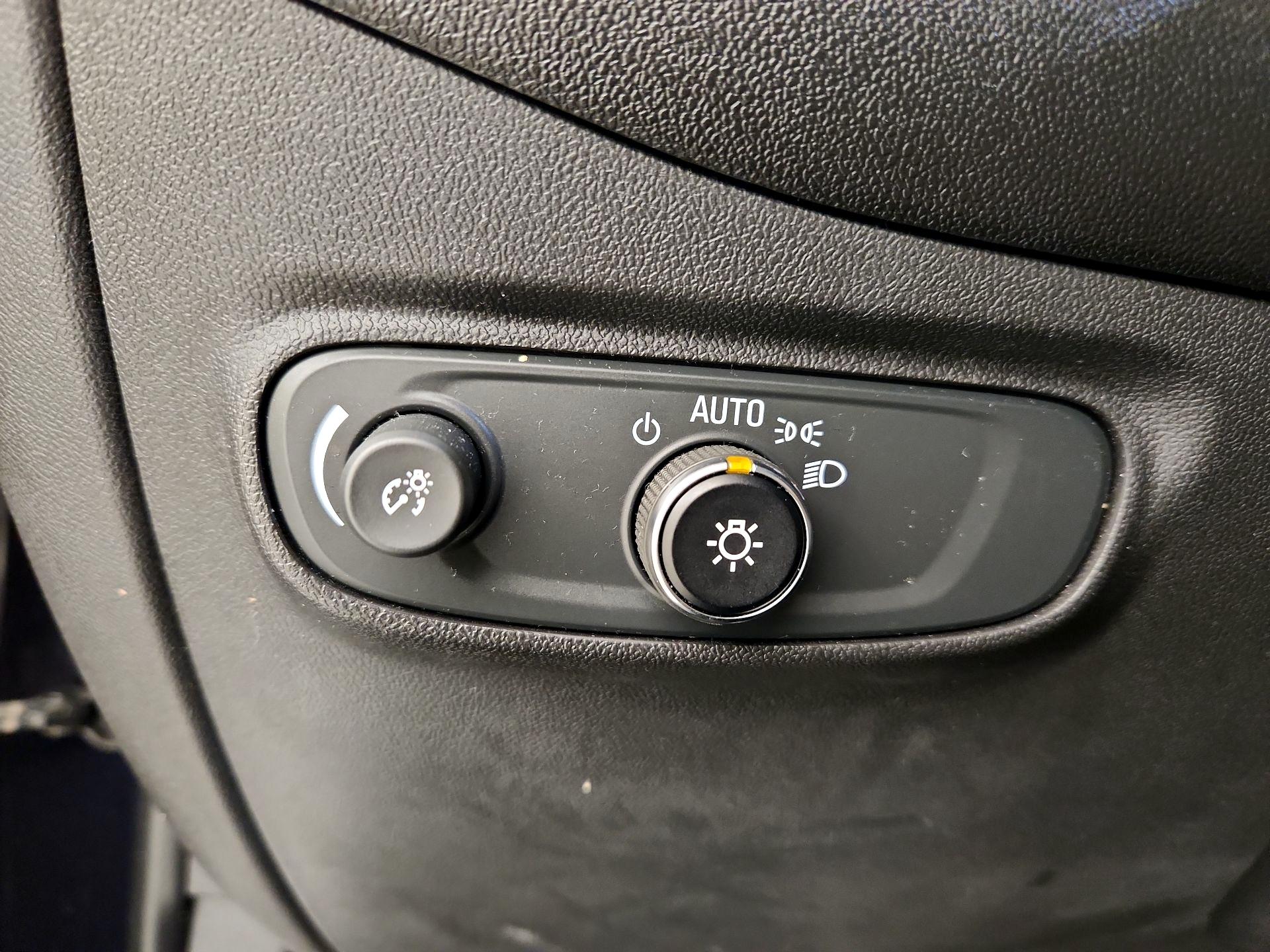 Thumbnail: 2020 Chevrolet Equinox - 13