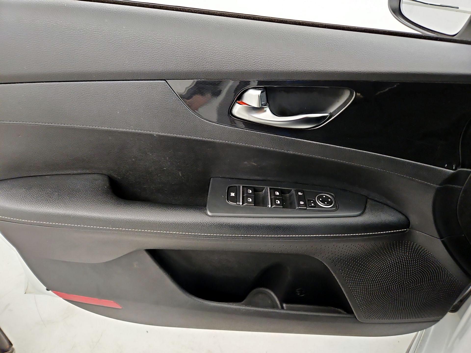Thumbnail: 2021 Kia Forte - 12