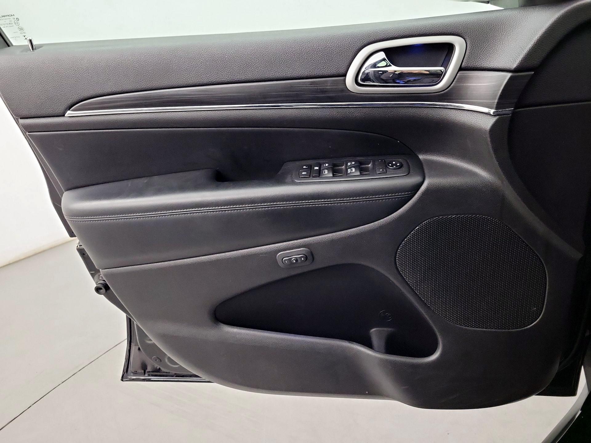 Thumbnail: 2020 Jeep Grand Cherokee - 10