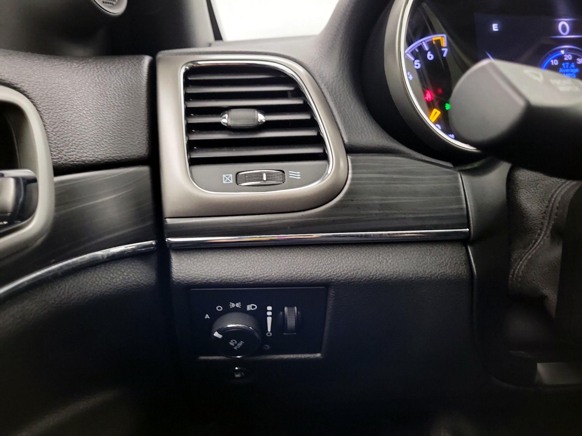 Thumbnail: 2020 Jeep Grand Cherokee - 11