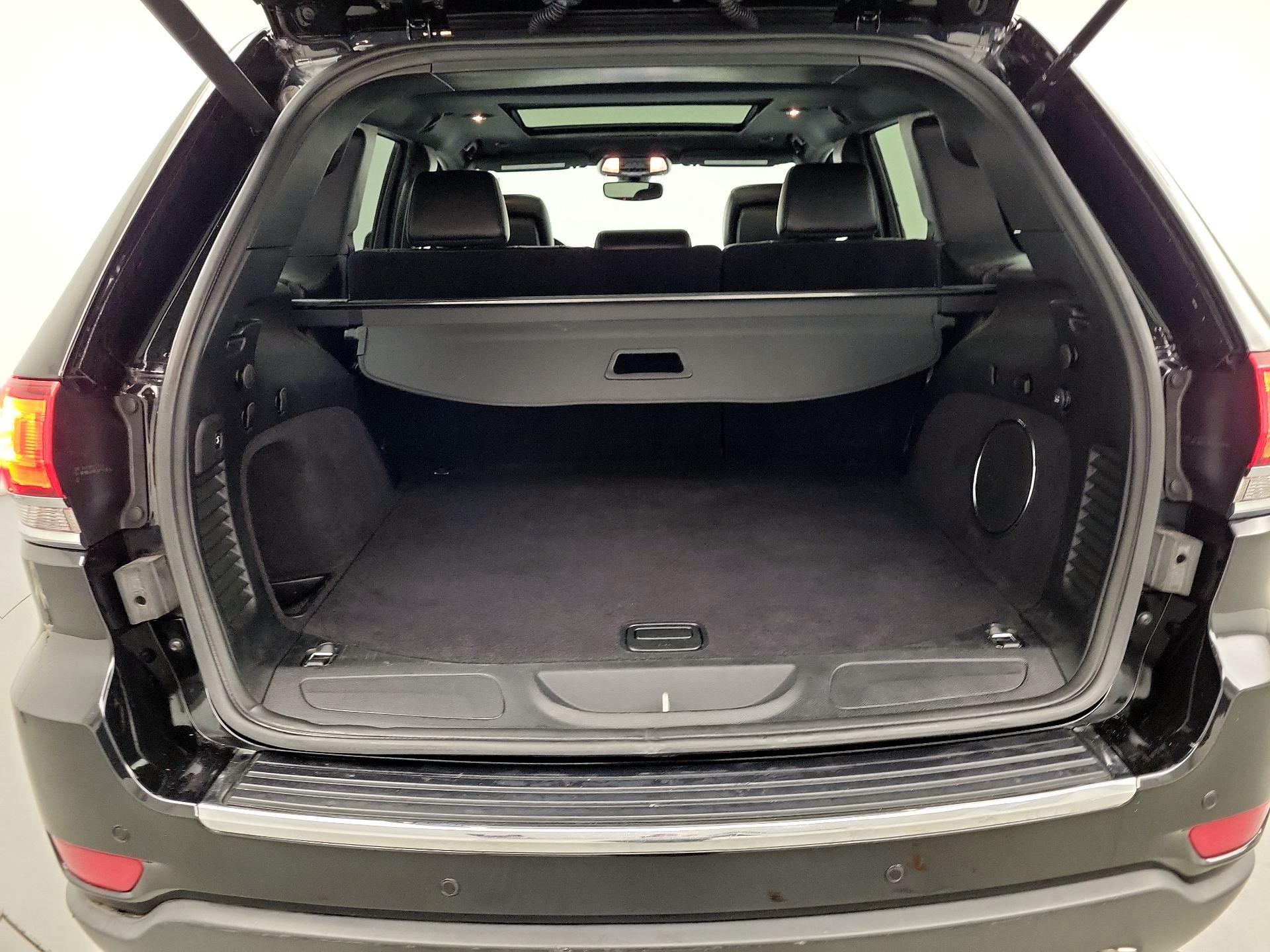 Thumbnail: 2020 Jeep Grand Cherokee - 20