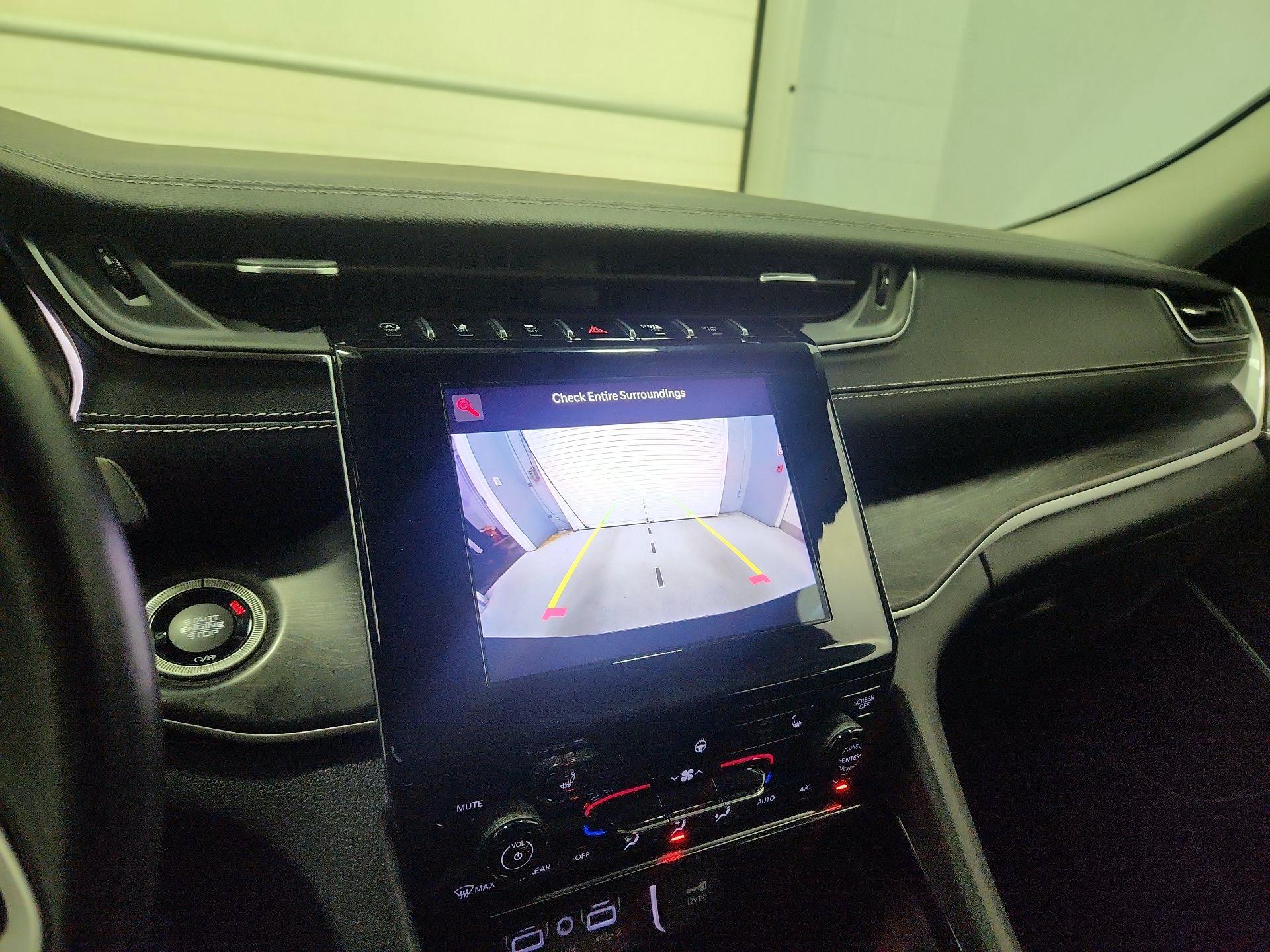 Thumbnail: 2022 Jeep Grand Cherokee L - 14