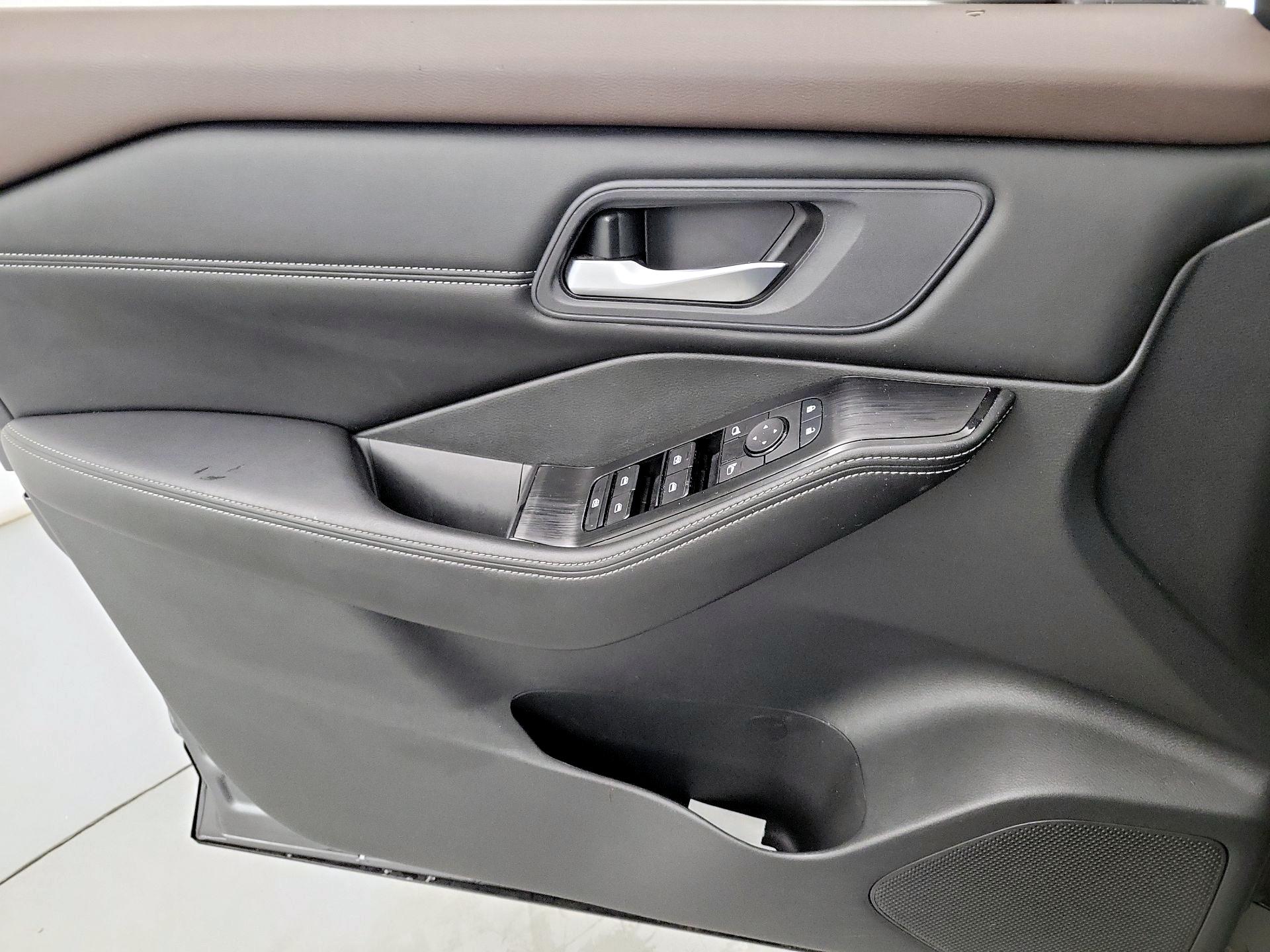 Thumbnail: 2023 Nissan Rogue - 12