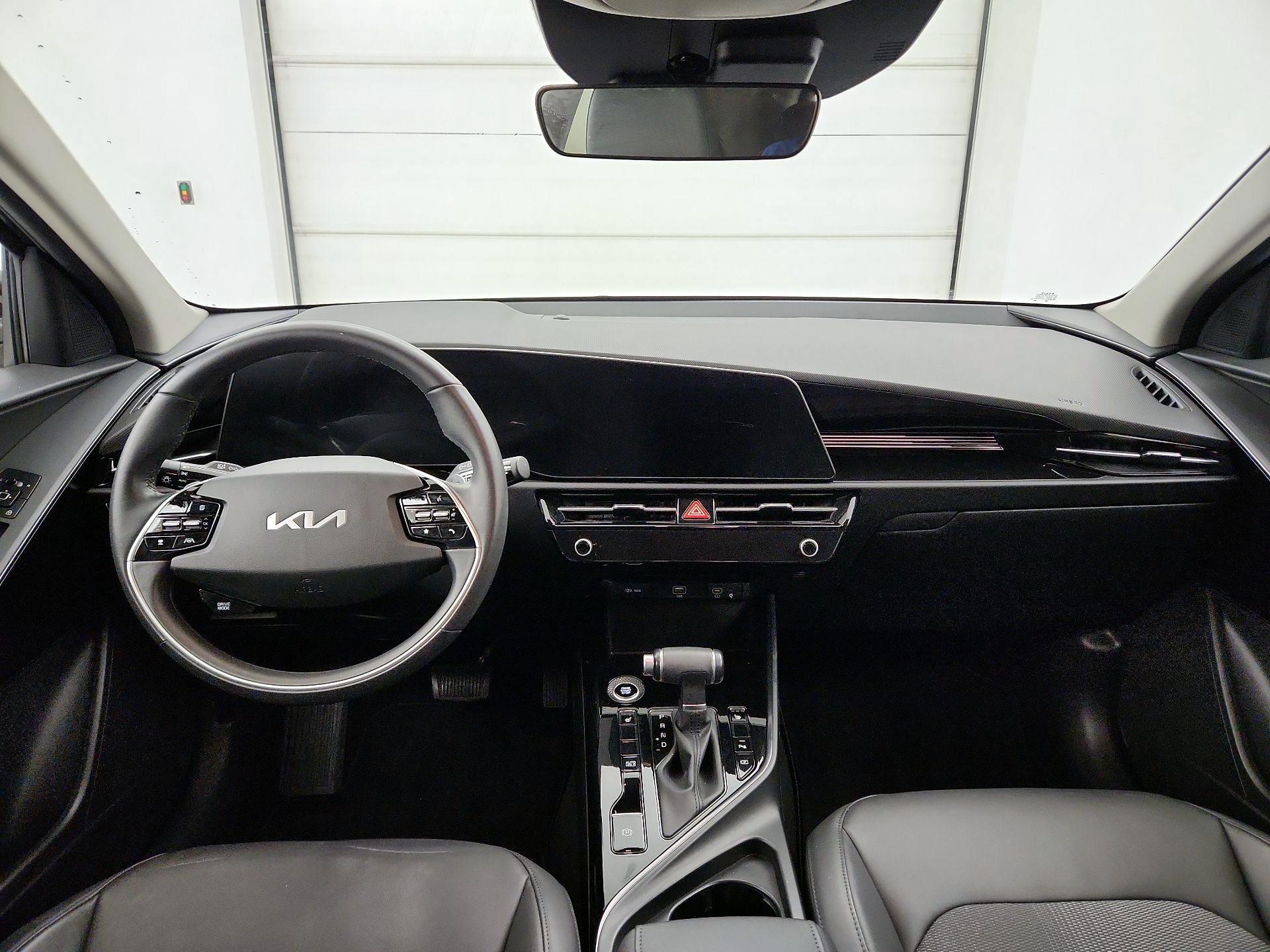 Thumbnail: 2023 Kia Niro - 9