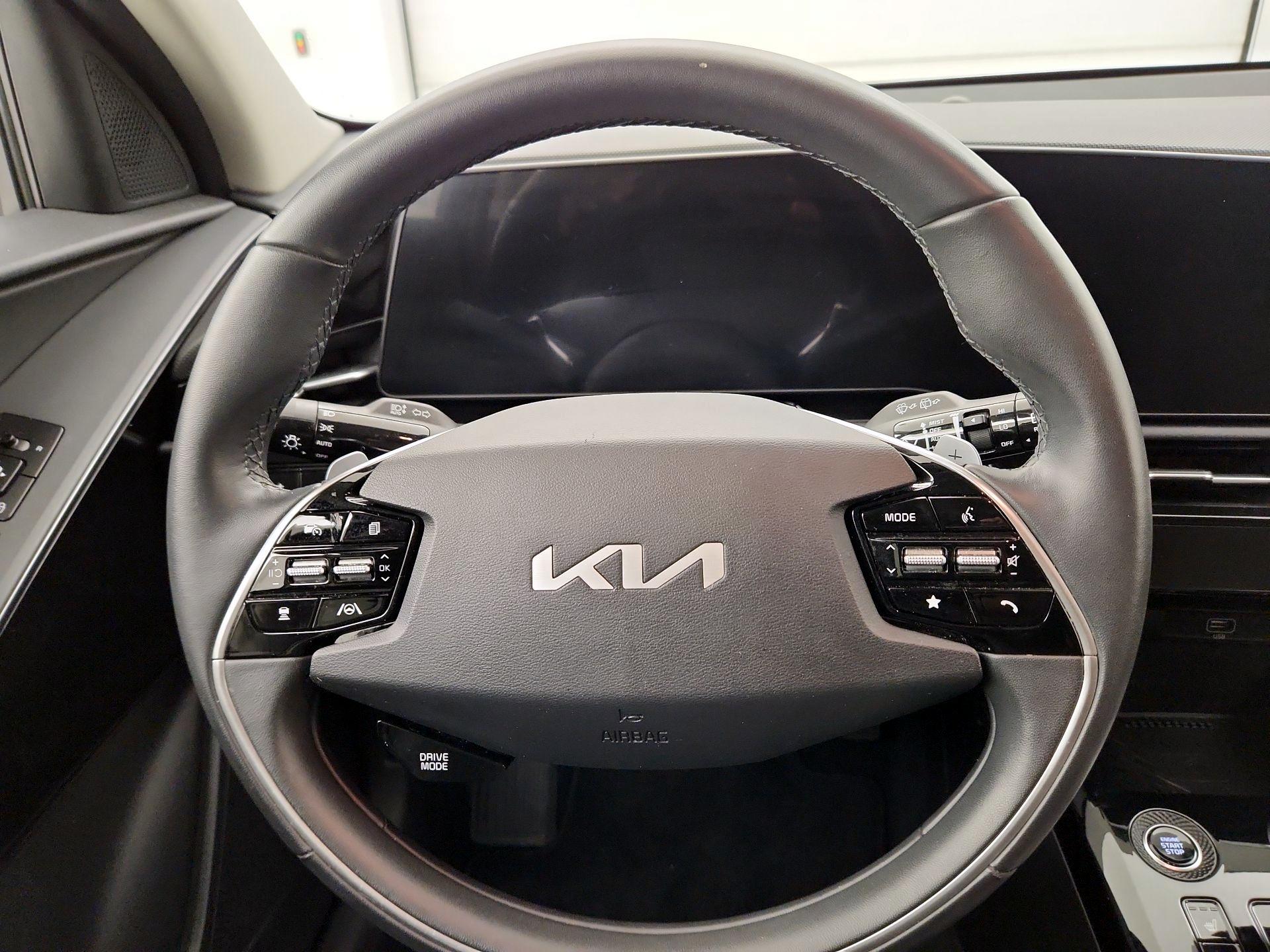 Thumbnail: 2023 Kia Niro - 10