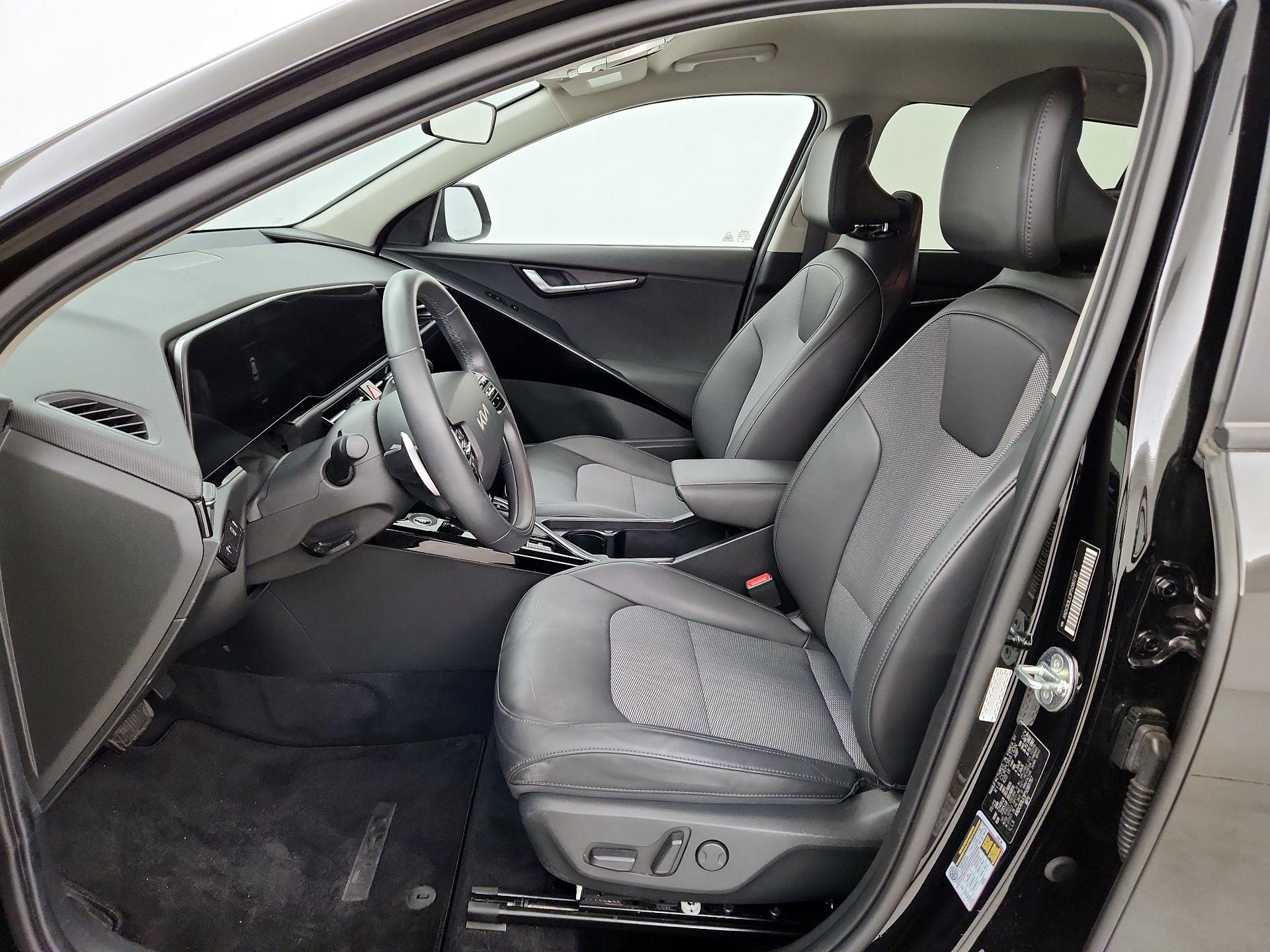 Thumbnail: 2023 Kia Niro - 11