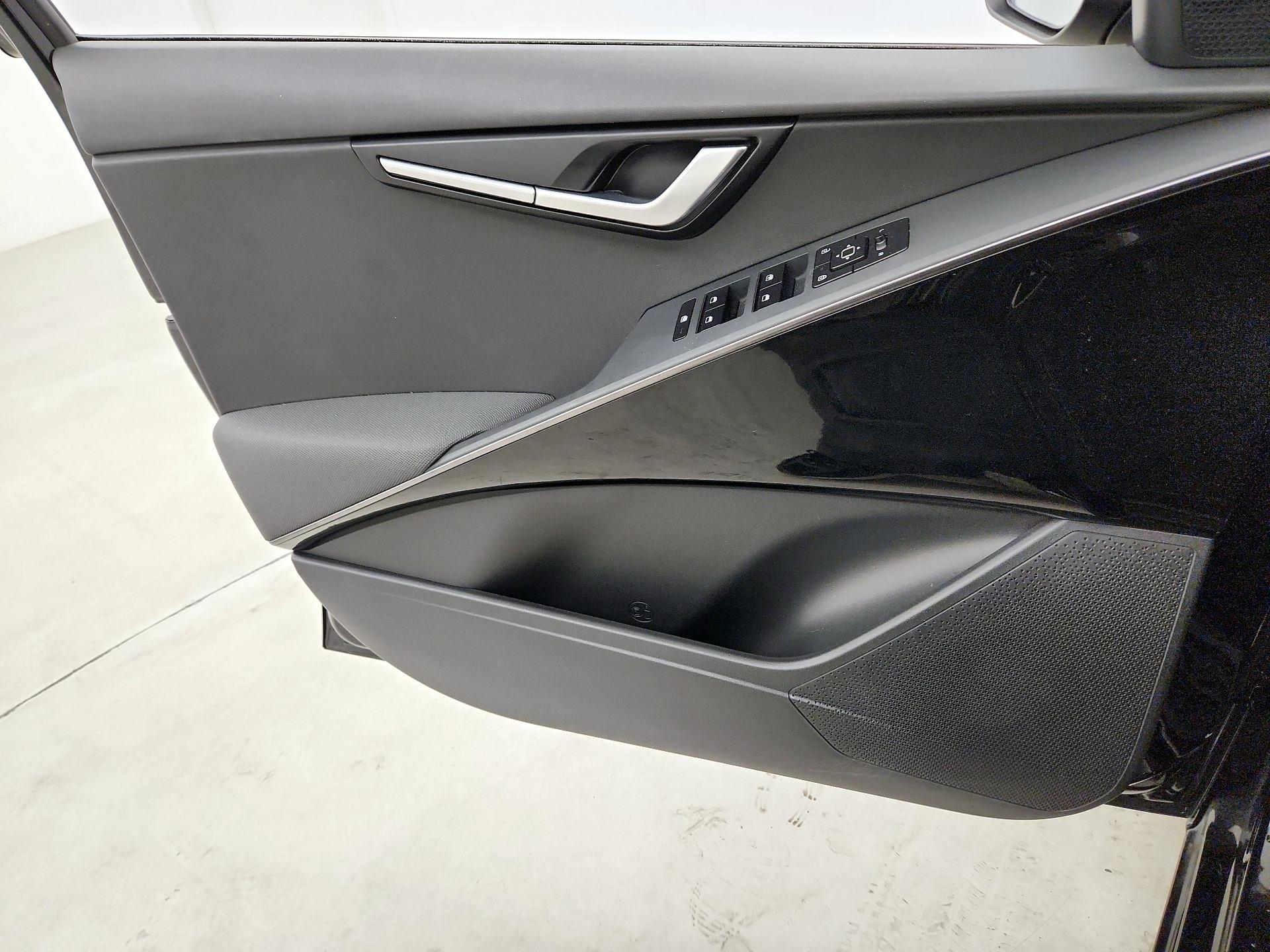 Thumbnail: 2023 Kia Niro - 12