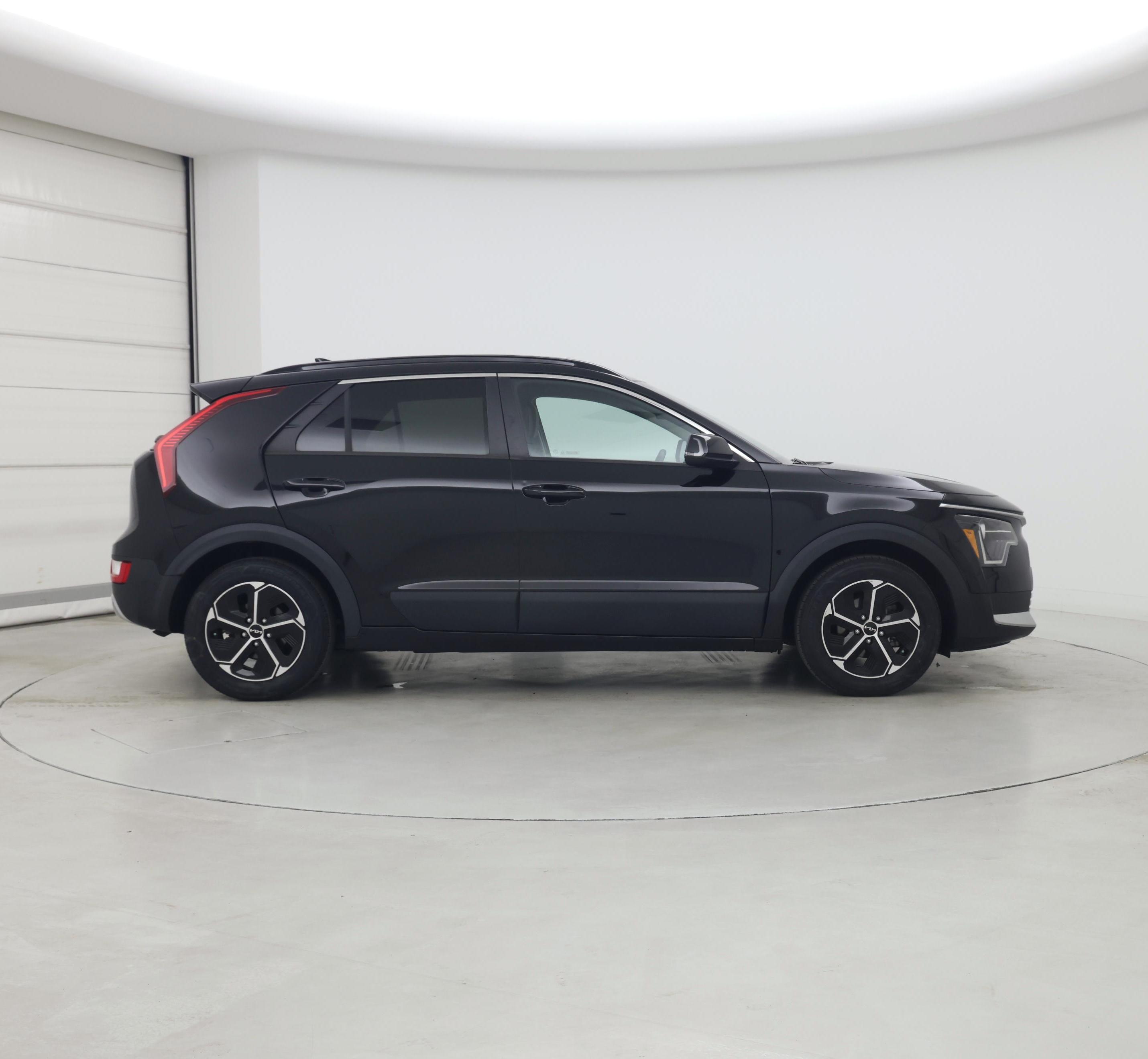 Thumbnail: 2023 Kia Niro - 7