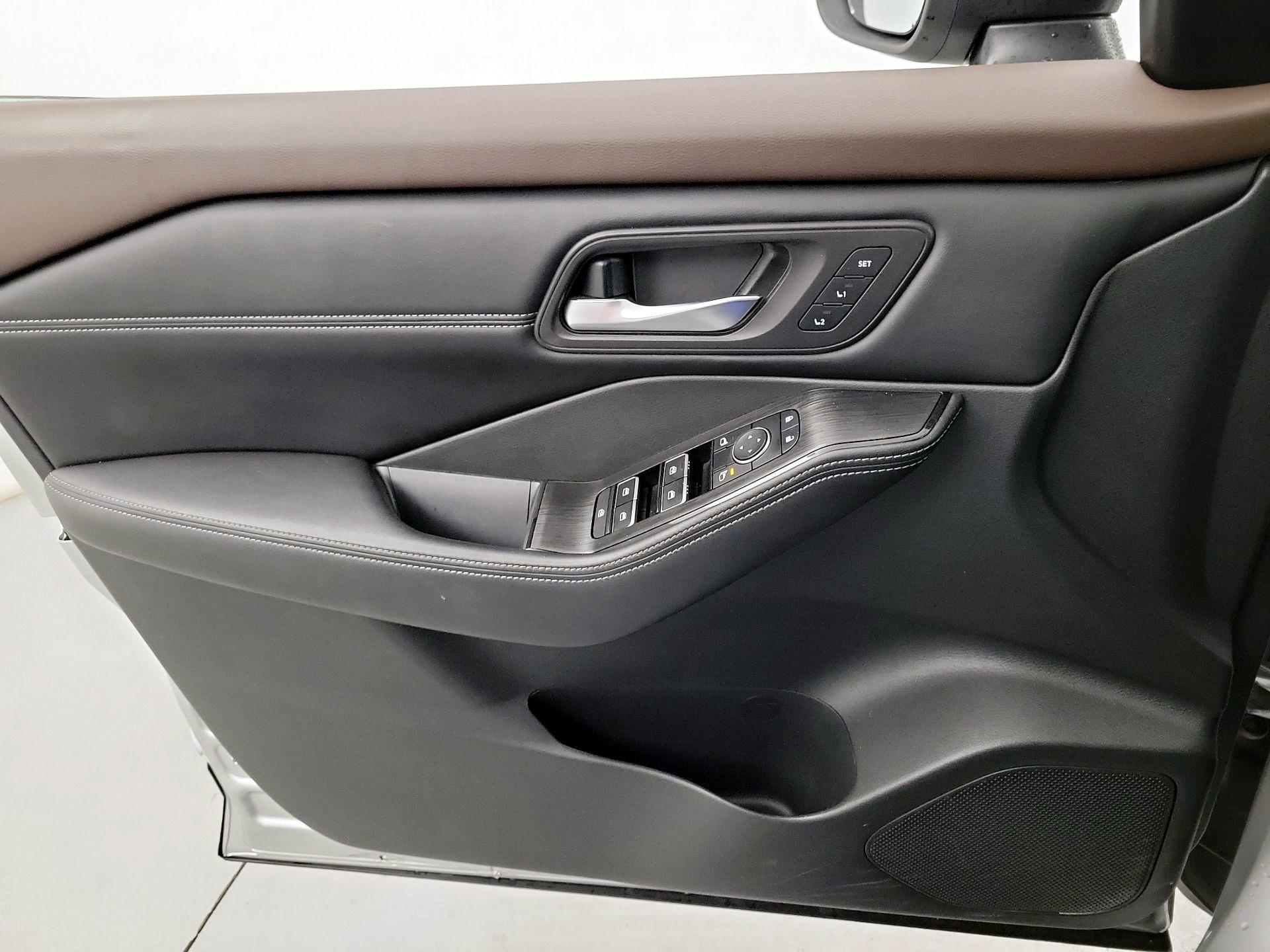 Thumbnail: 2022 Nissan Rogue - 10