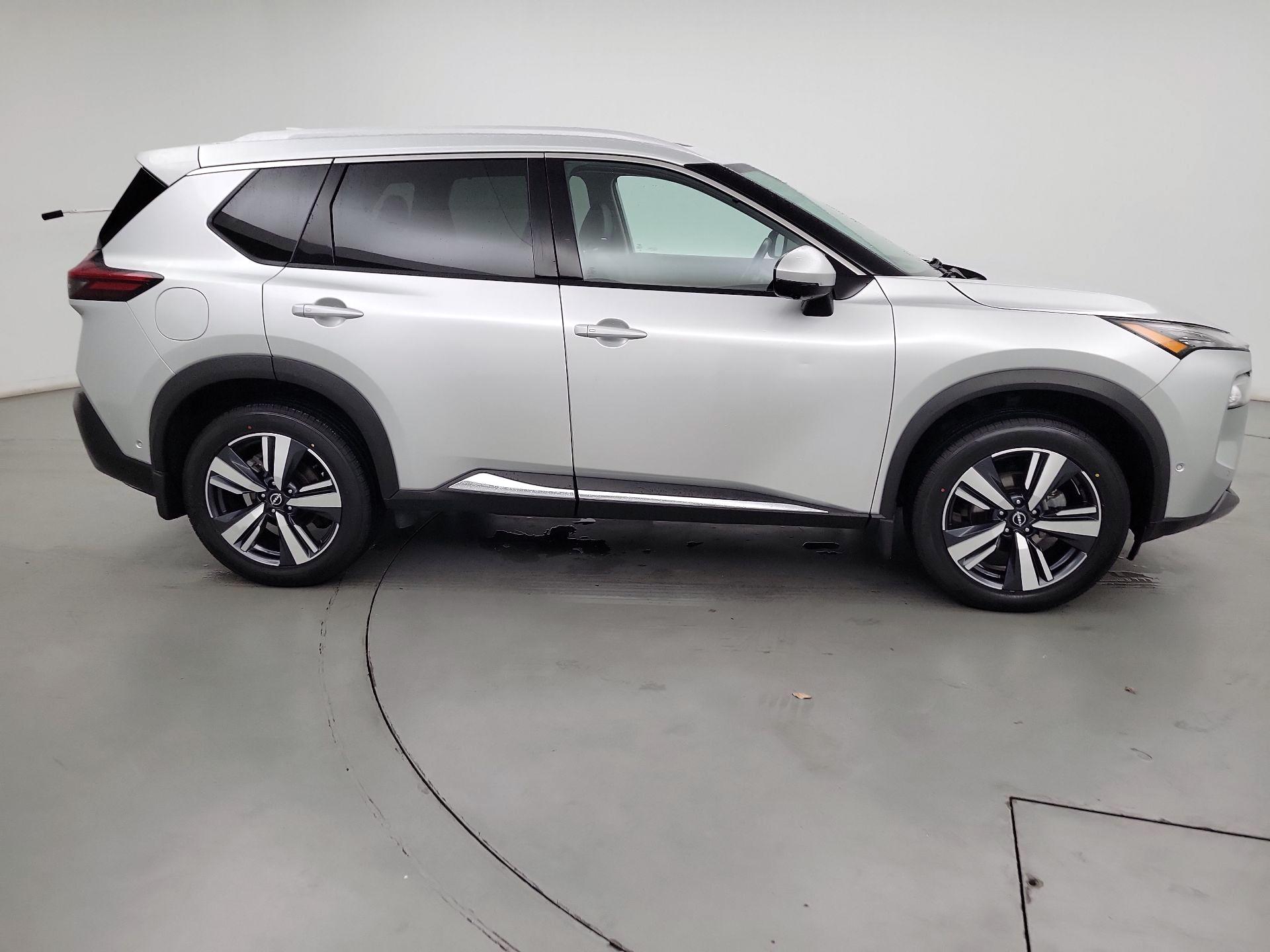 Thumbnail: 2022 Nissan Rogue - 4