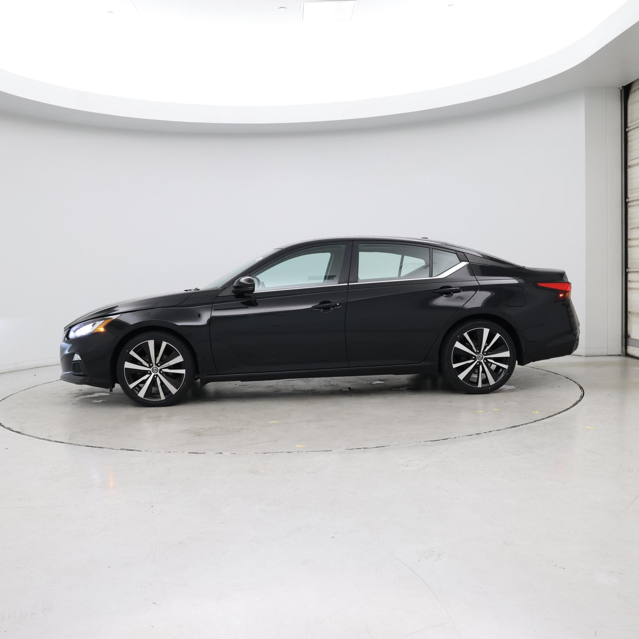 Thumbnail: 2021 Nissan Altima - 3