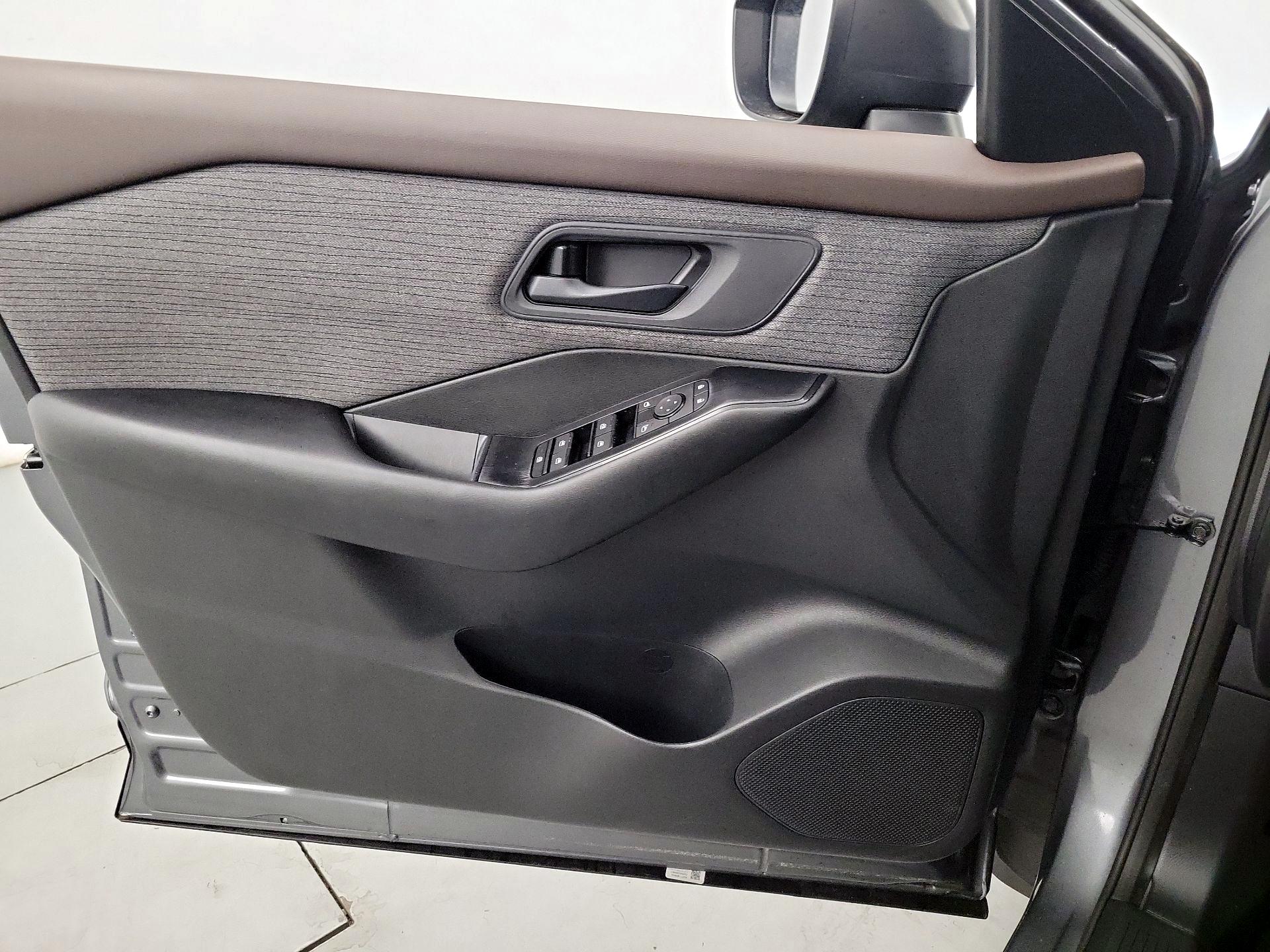 Thumbnail: 2023 Nissan Rogue - 12