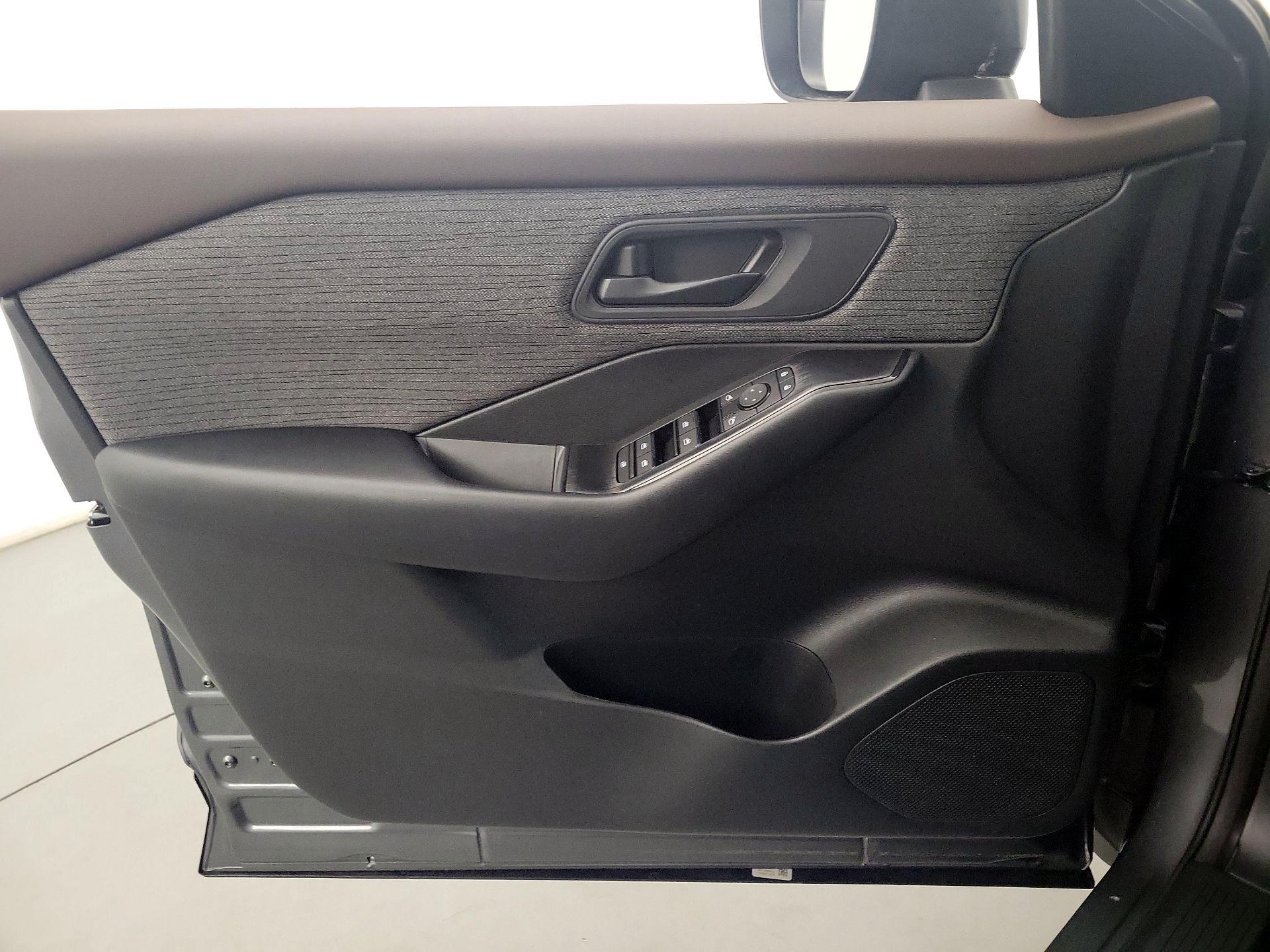 Thumbnail: 2023 Nissan Rogue - 12