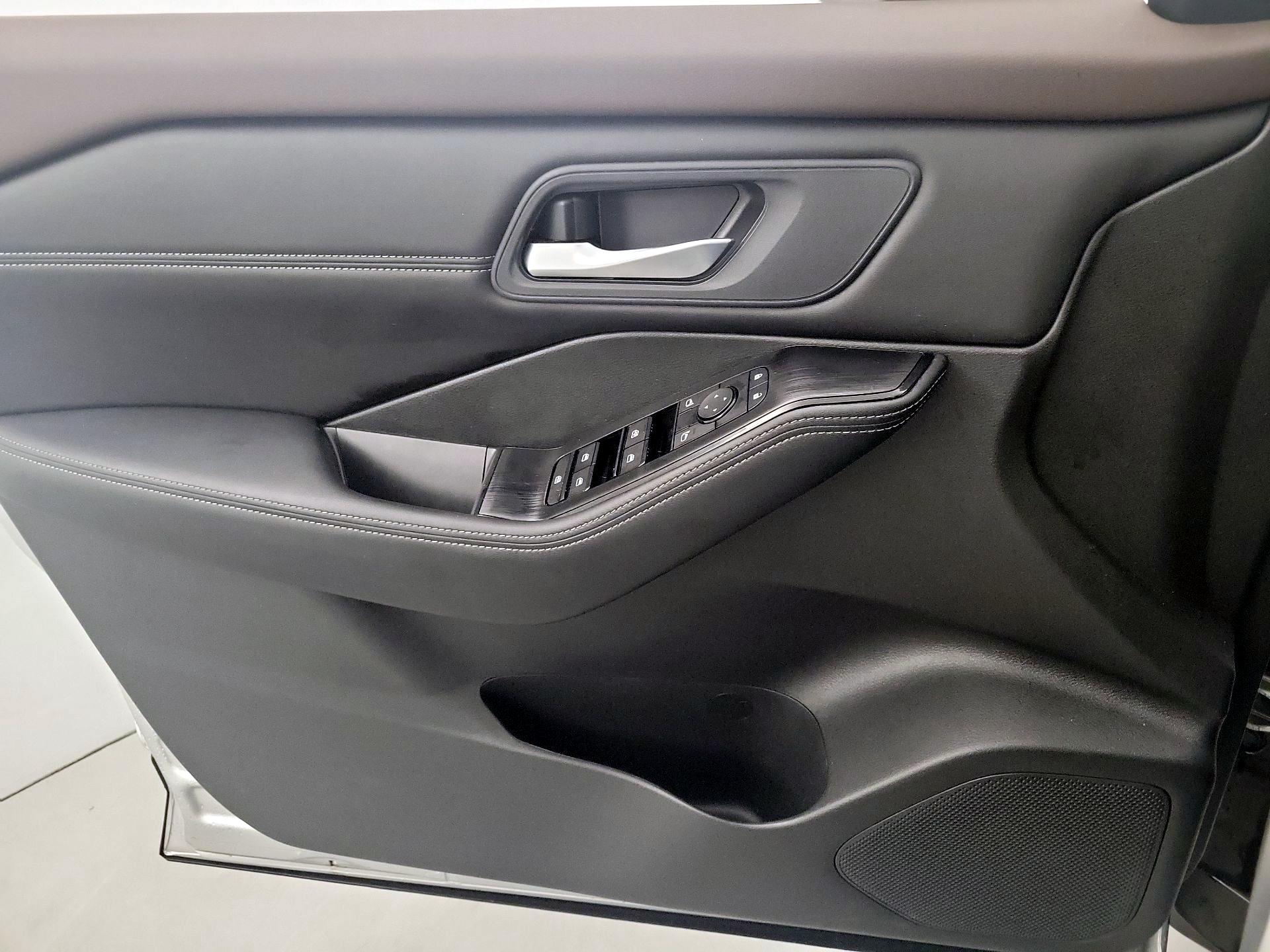 Thumbnail: 2023 Nissan Rogue - 12