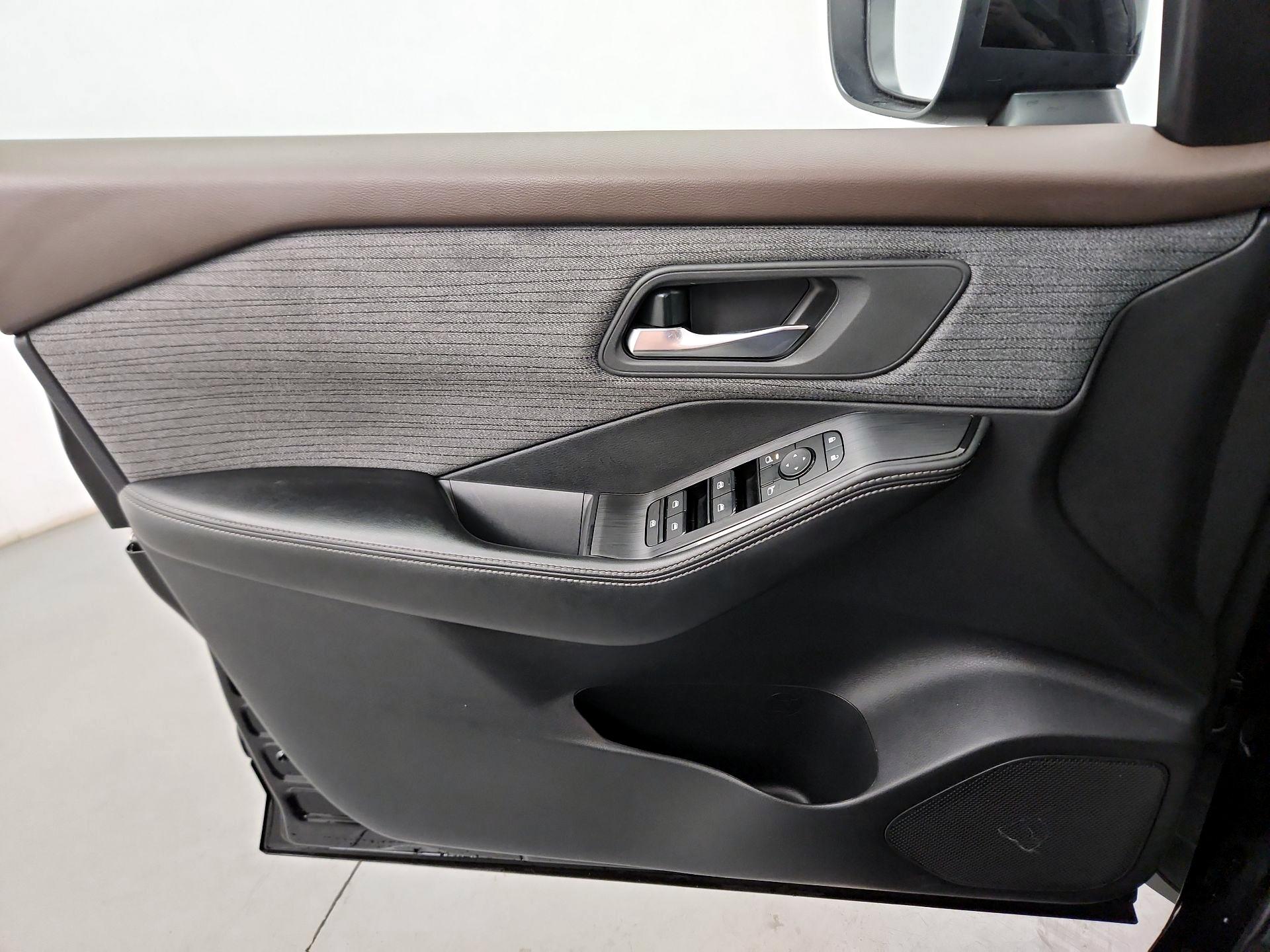 Thumbnail: 2023 Nissan Rogue - 10