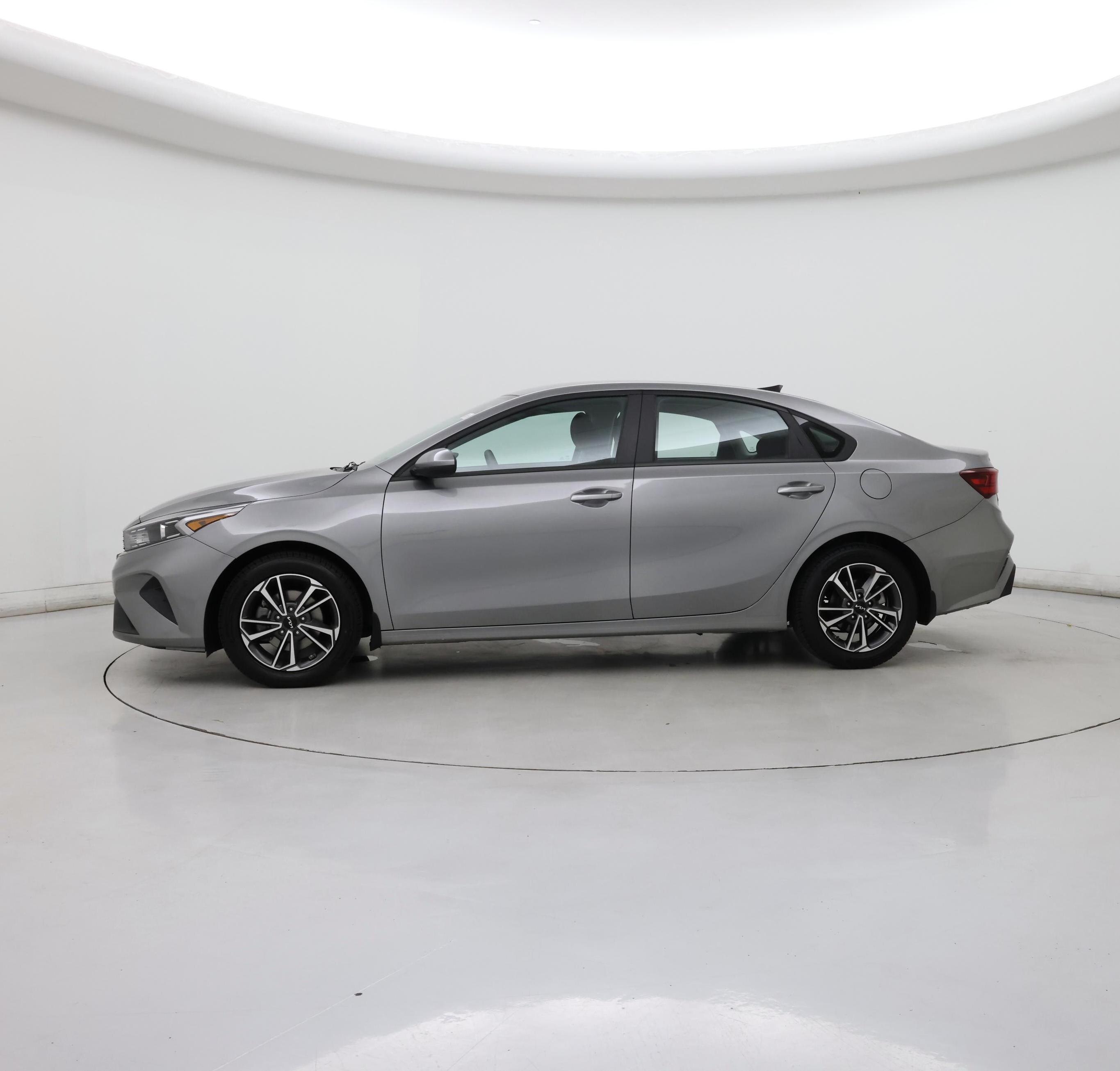 Thumbnail: 2022 Kia Forte - 3