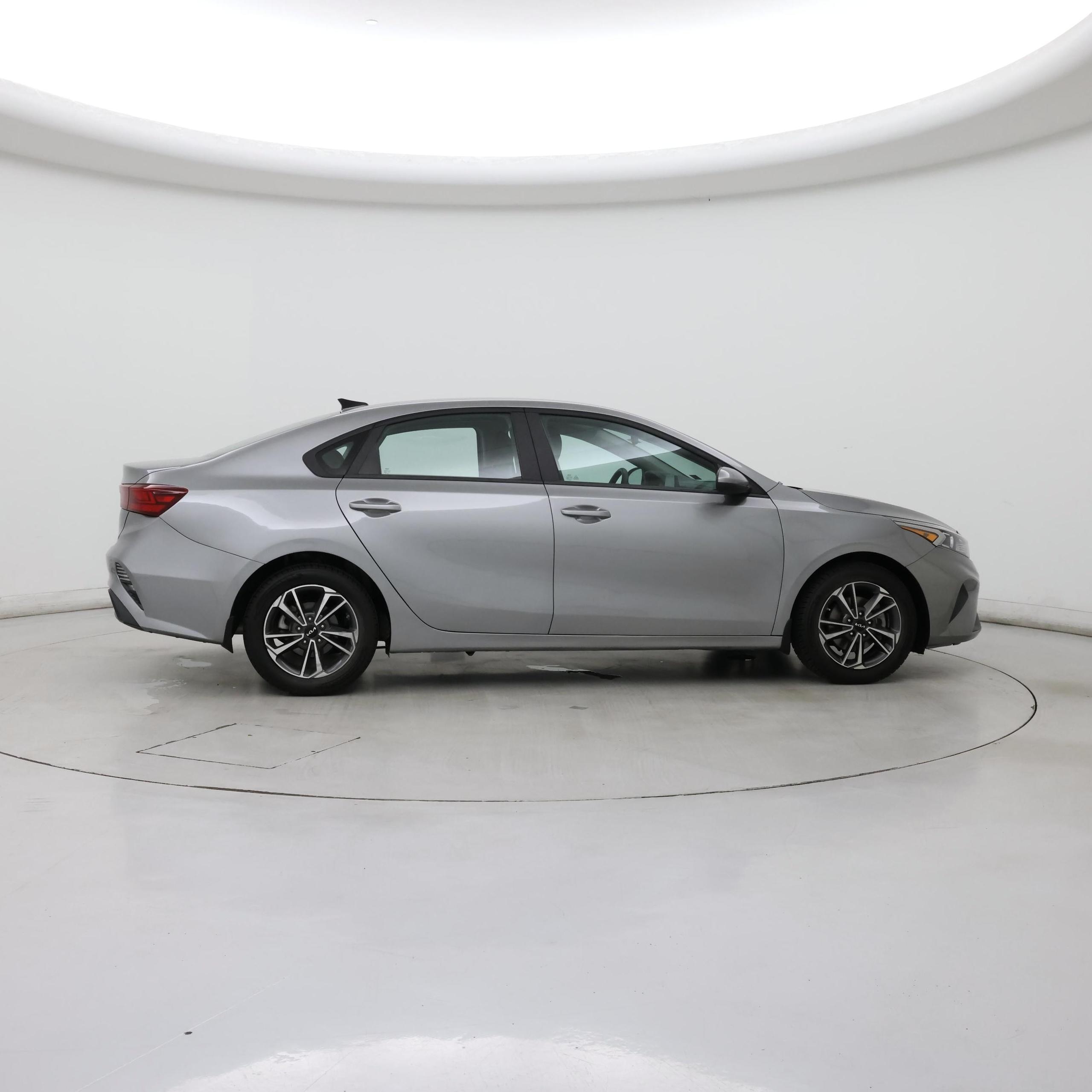 Thumbnail: 2022 Kia Forte - 7