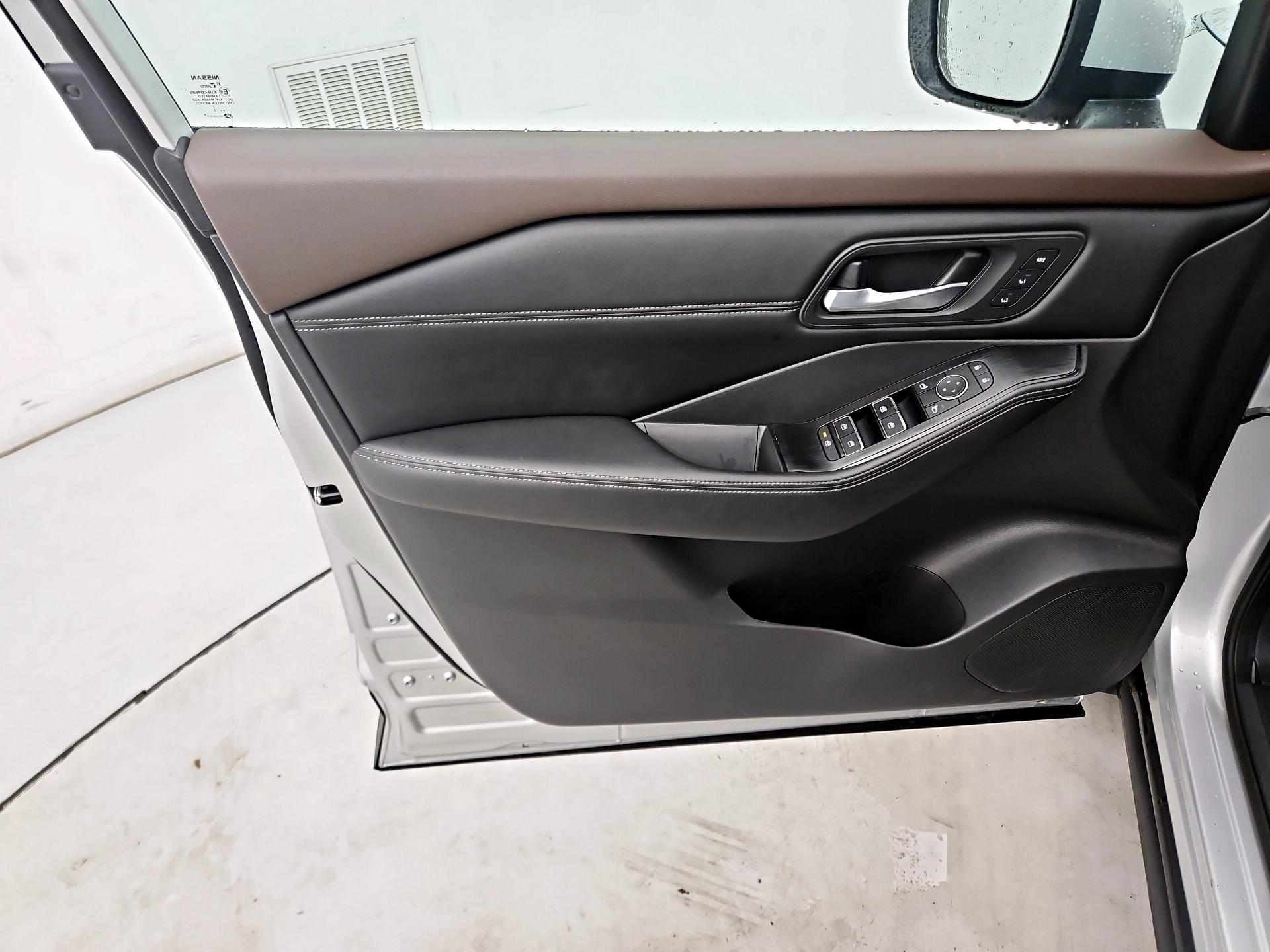 Thumbnail: 2022 Nissan Rogue - 12