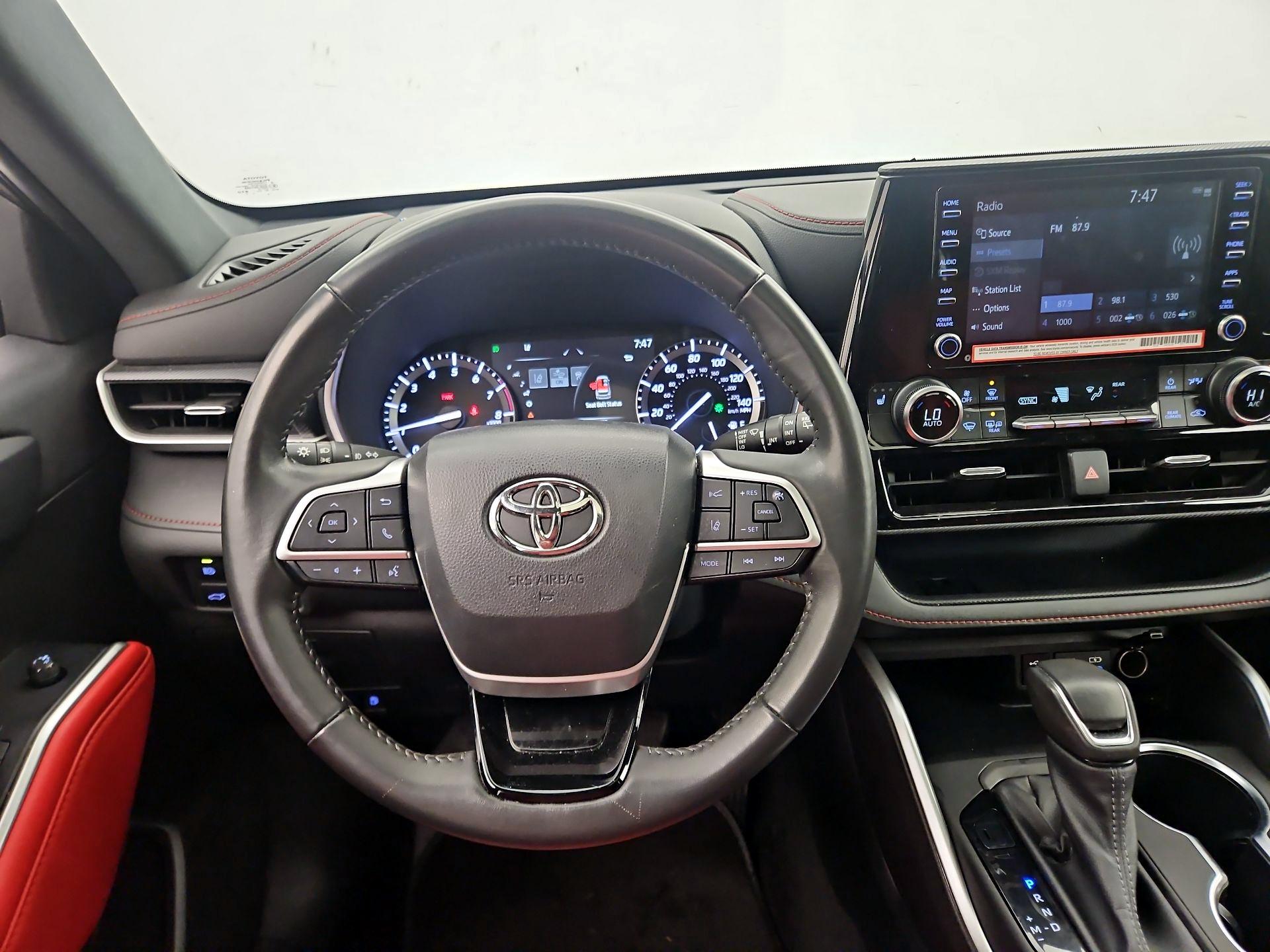 Thumbnail: 2022 Toyota Highlander - 10