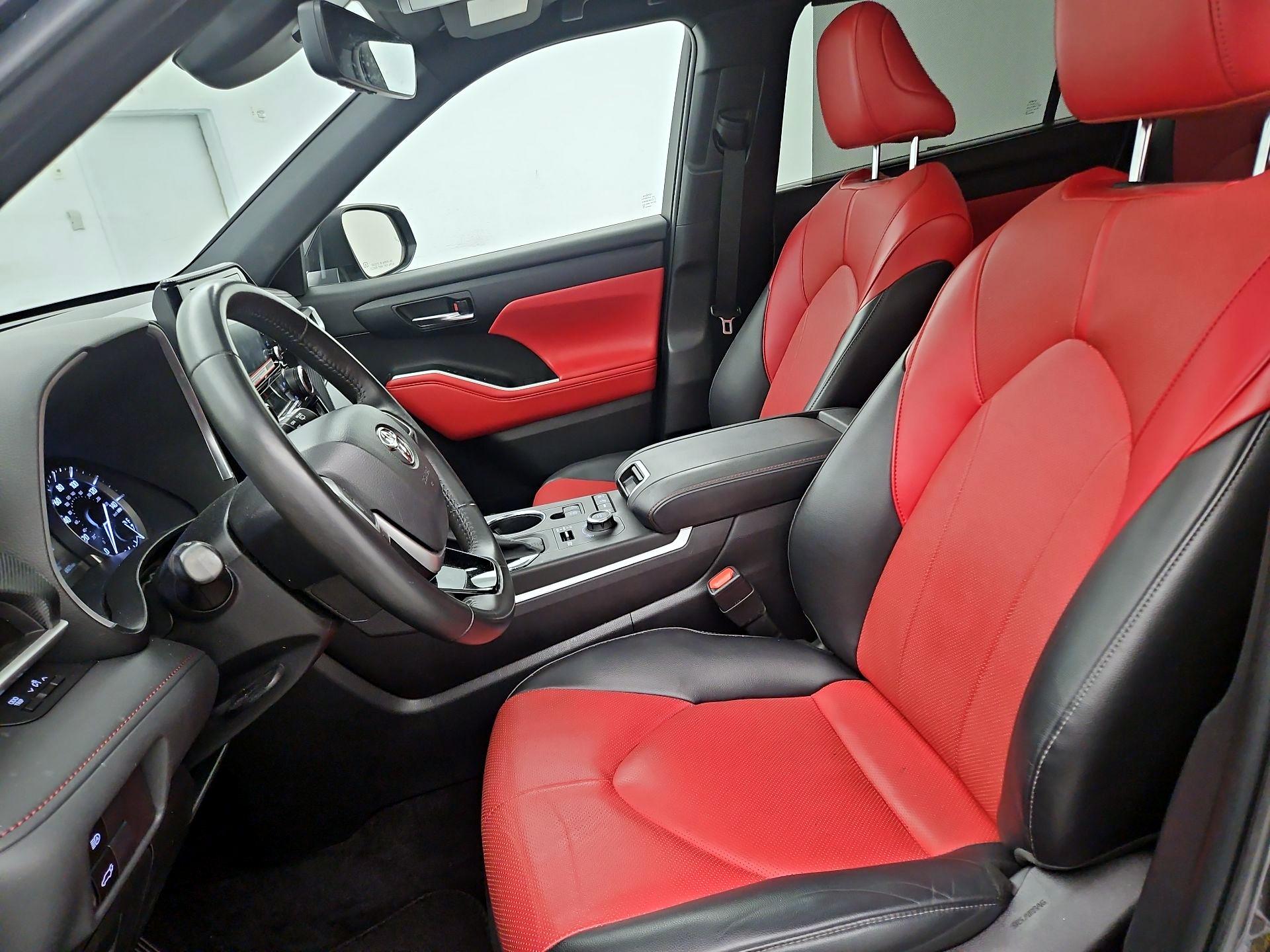 Thumbnail: 2022 Toyota Highlander - 11