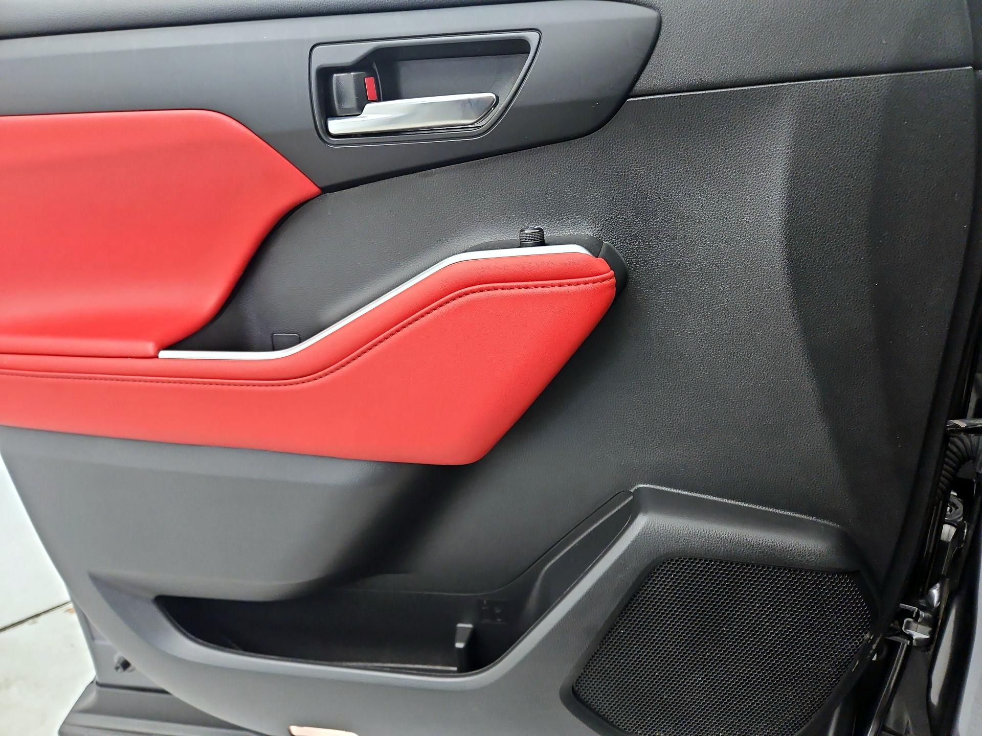 Thumbnail: 2022 Toyota Highlander - 12