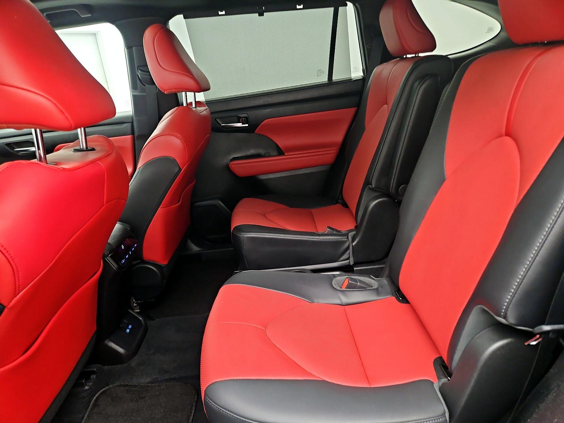 Thumbnail: 2022 Toyota Highlander - 20