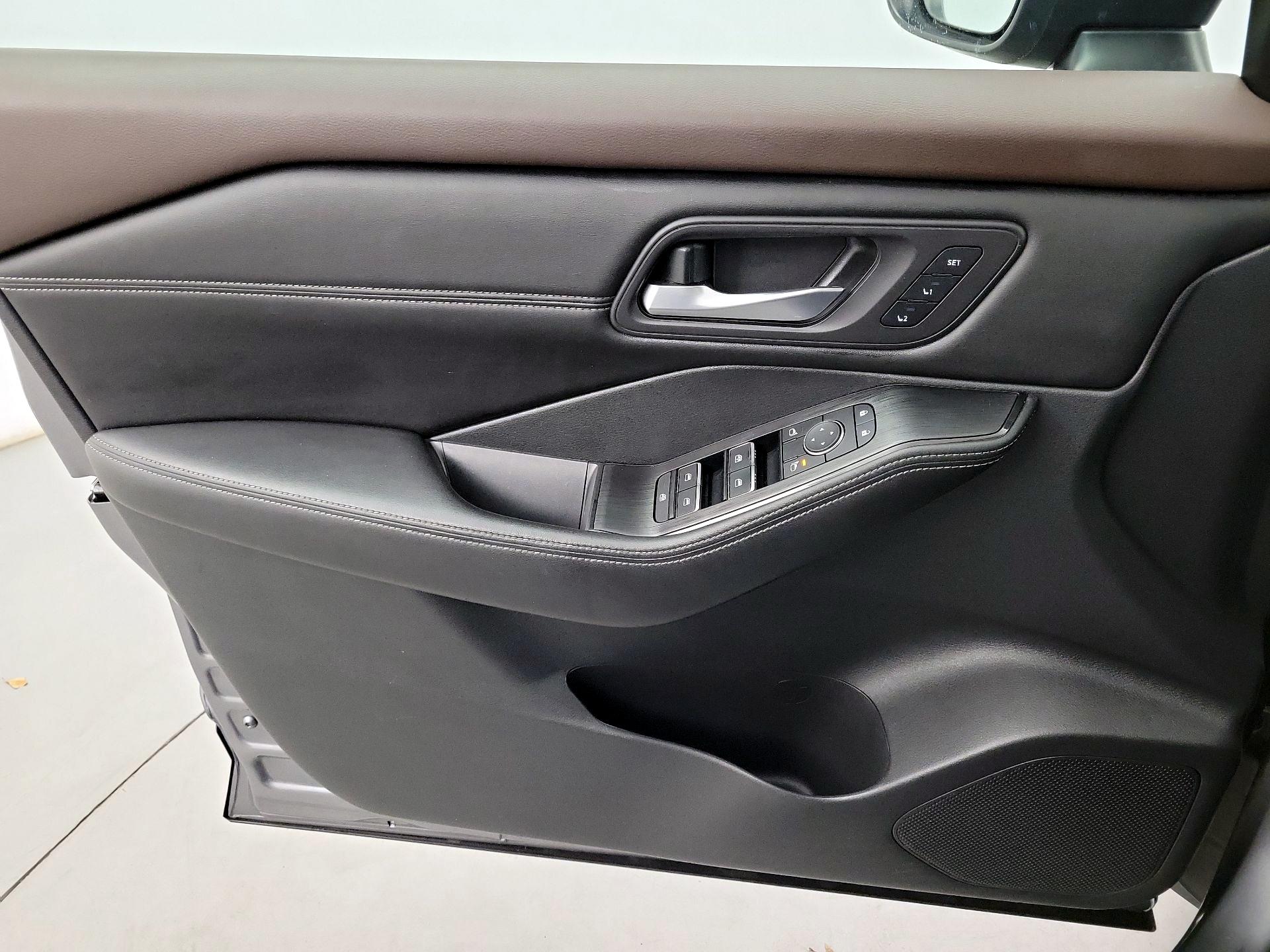 Thumbnail: 2022 Nissan Rogue - 10