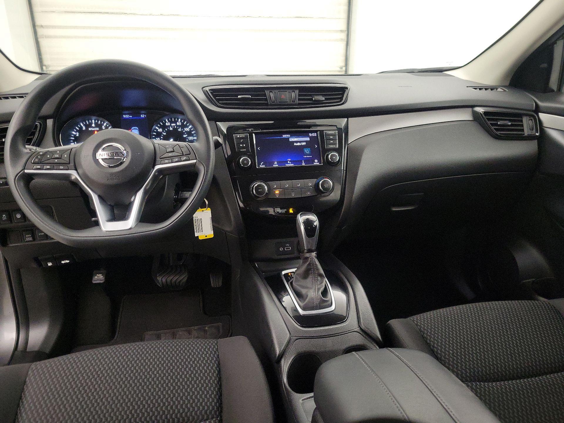 Thumbnail: 2020 Nissan Rogue Sport - 9