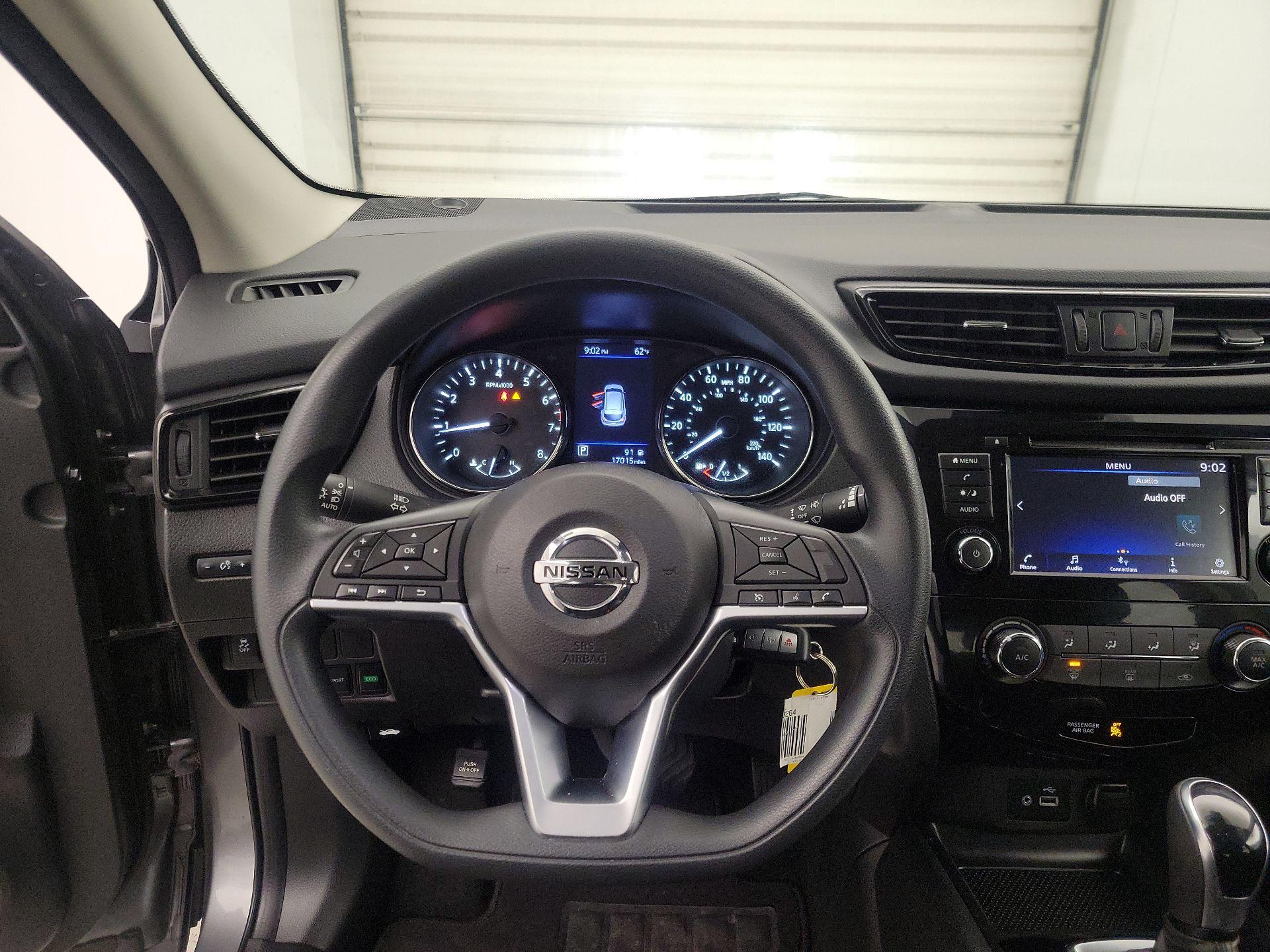 Thumbnail: 2020 Nissan Rogue Sport - 10