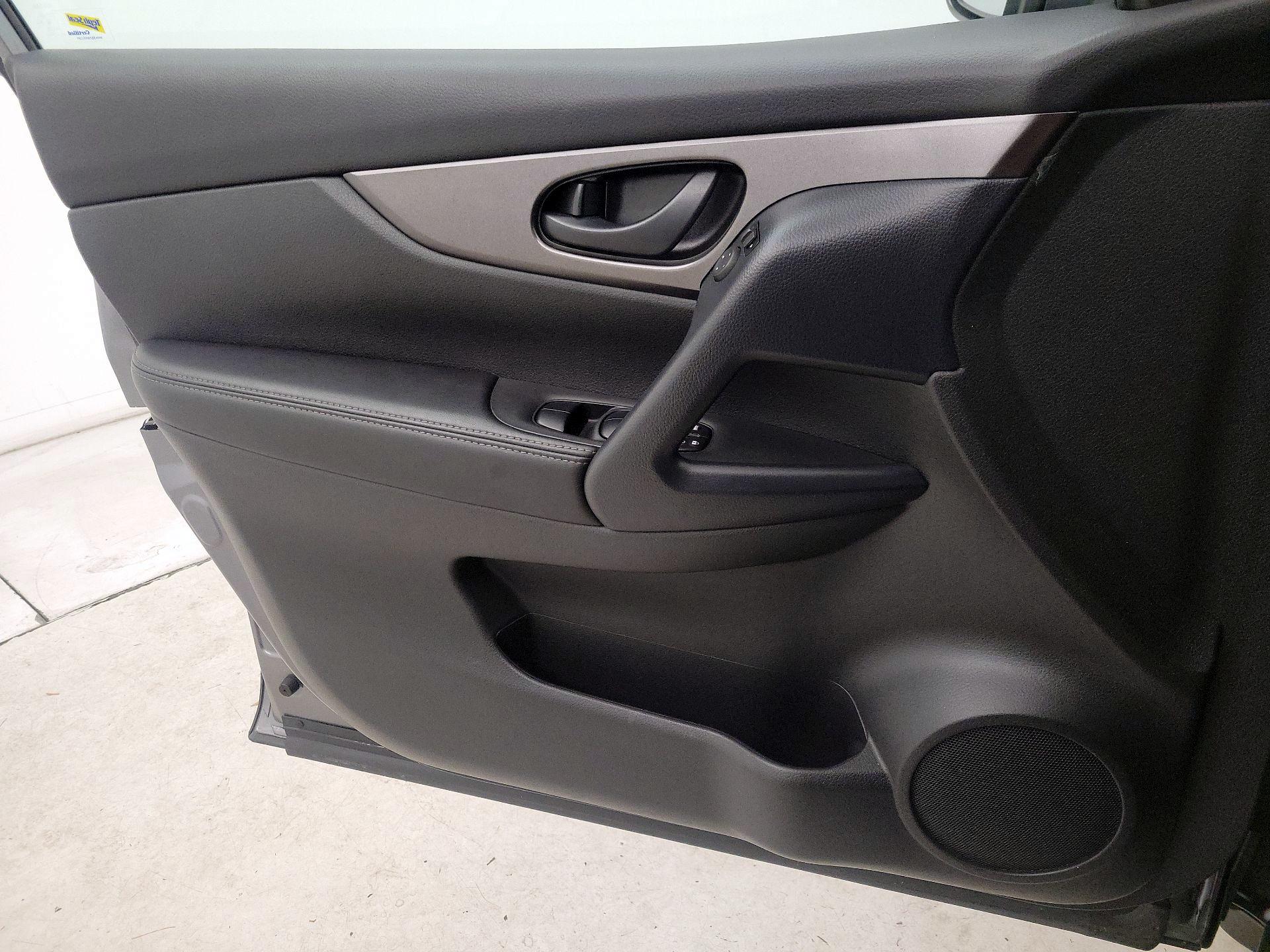 Thumbnail: 2020 Nissan Rogue Sport - 12