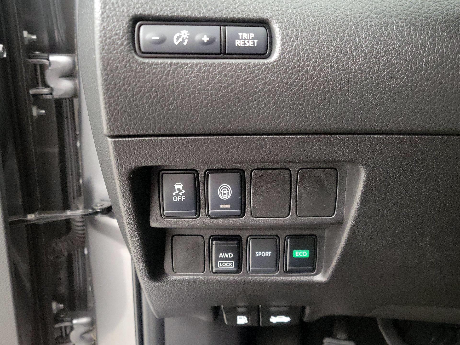 Thumbnail: 2020 Nissan Rogue Sport - 13