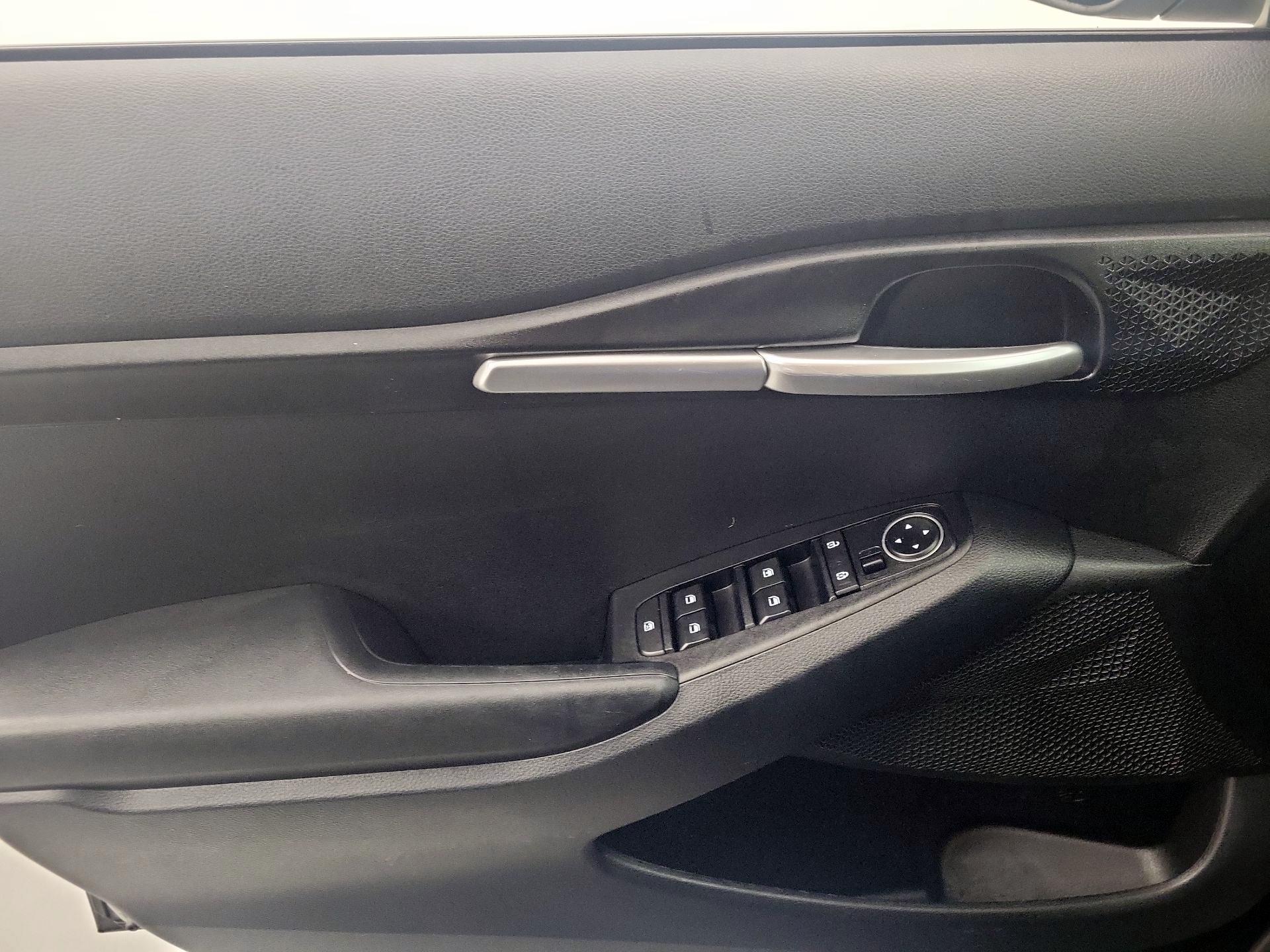 Thumbnail: 2023 Kia Seltos - 12