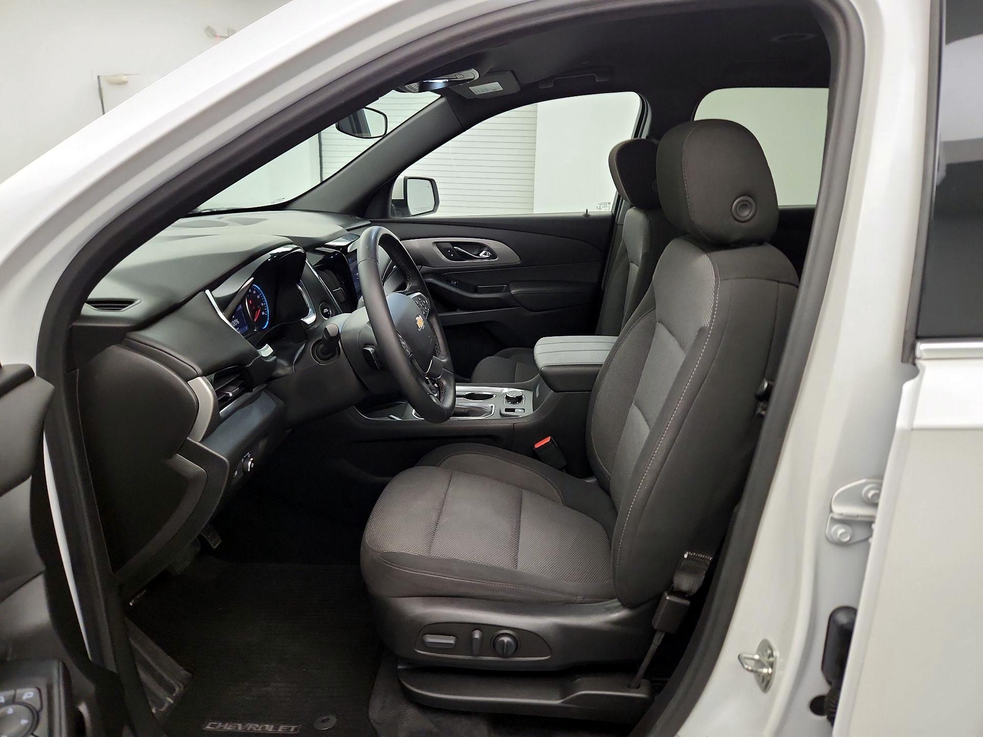 Thumbnail: 2023 Chevrolet Traverse - 9