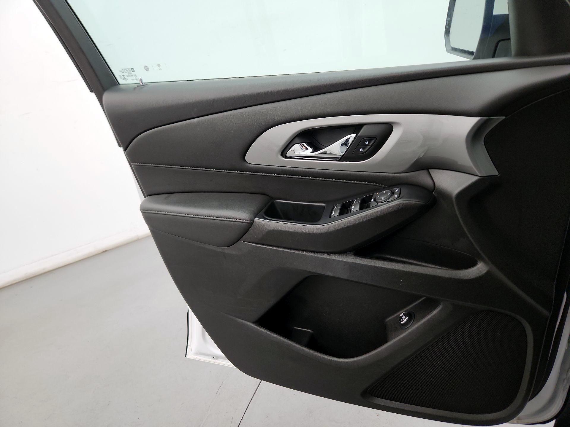 Thumbnail: 2023 Chevrolet Traverse - 10