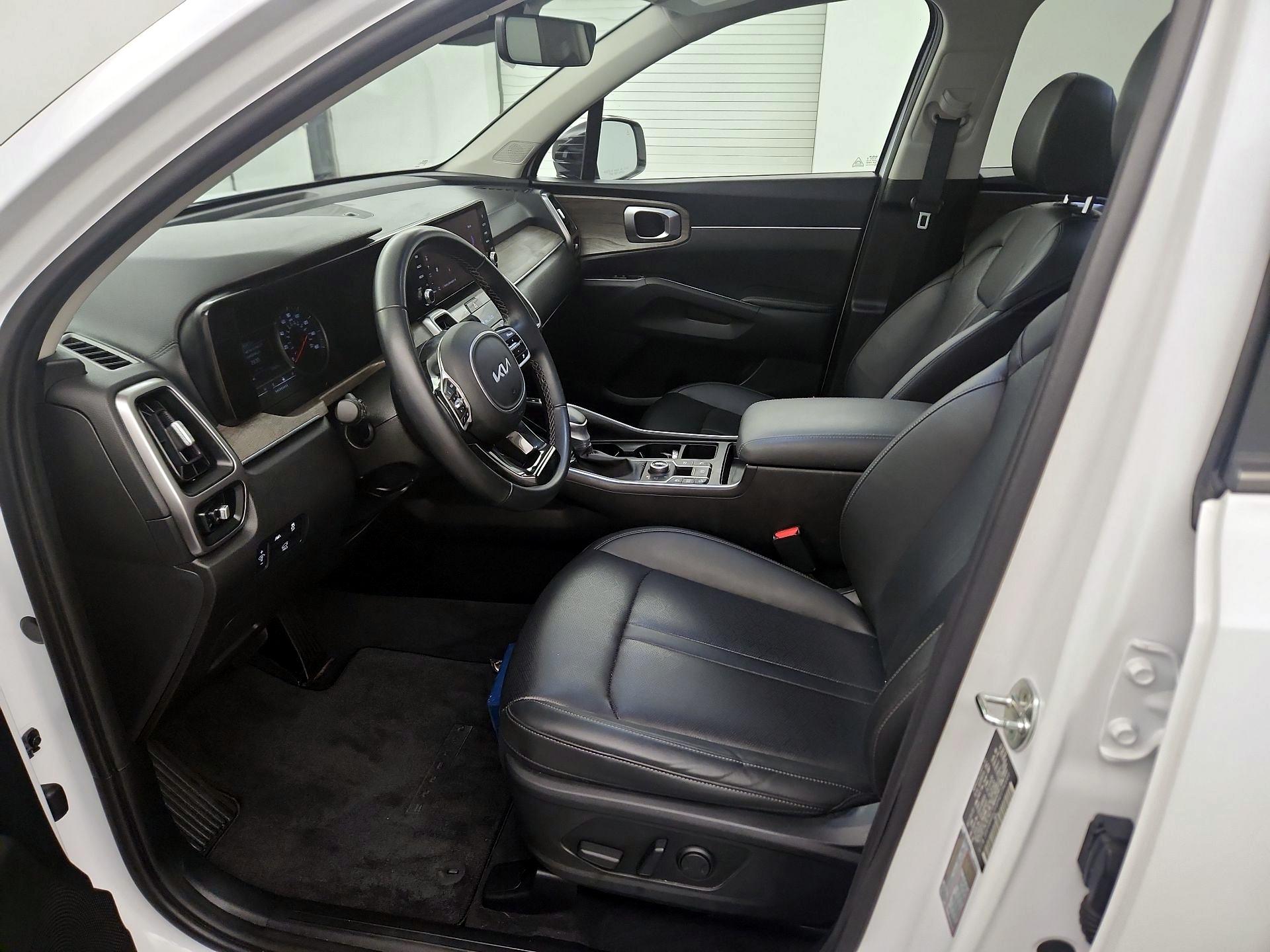 Thumbnail: 2023 Kia Sorento - 9