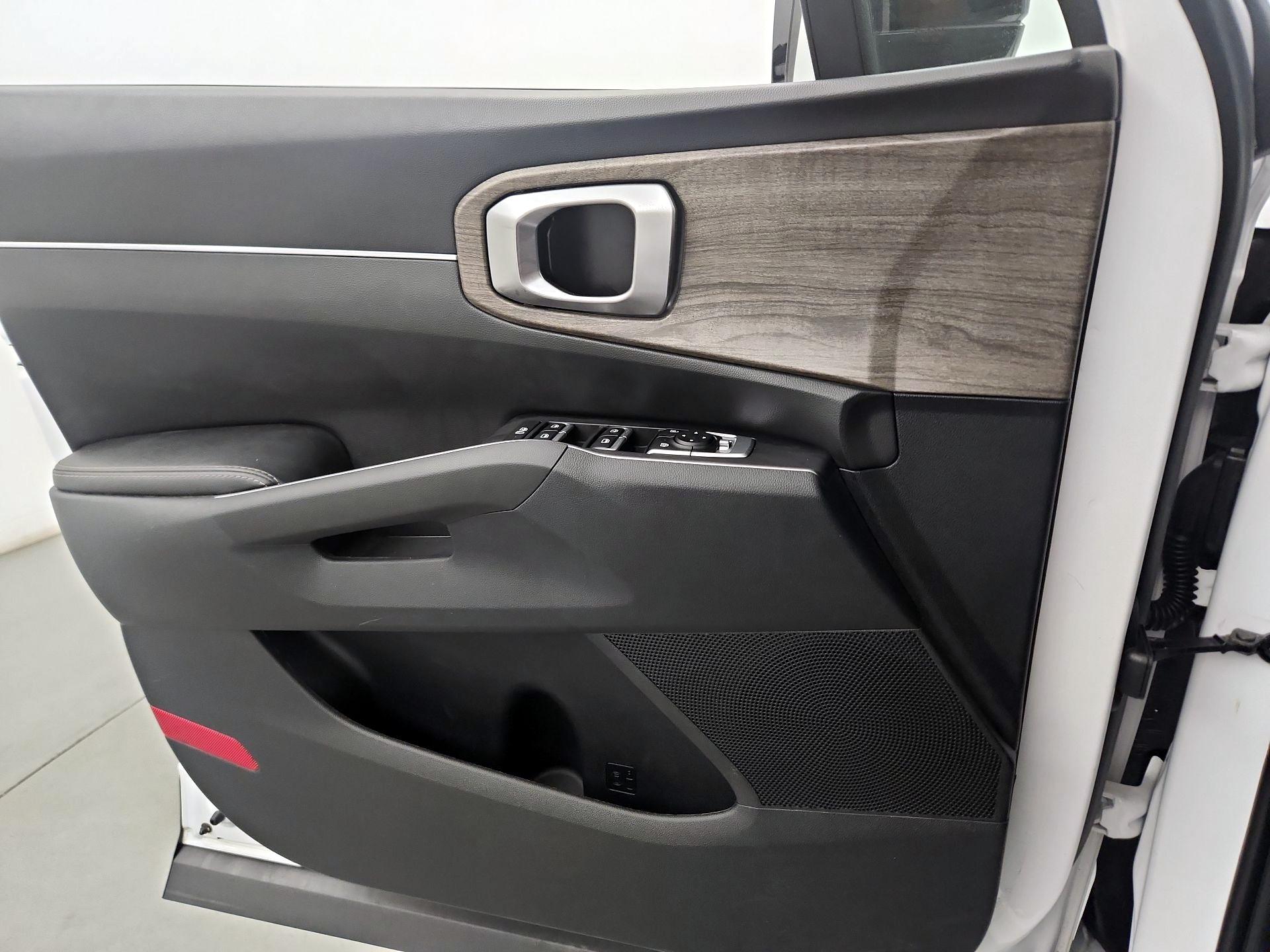 Thumbnail: 2023 Kia Sorento - 10