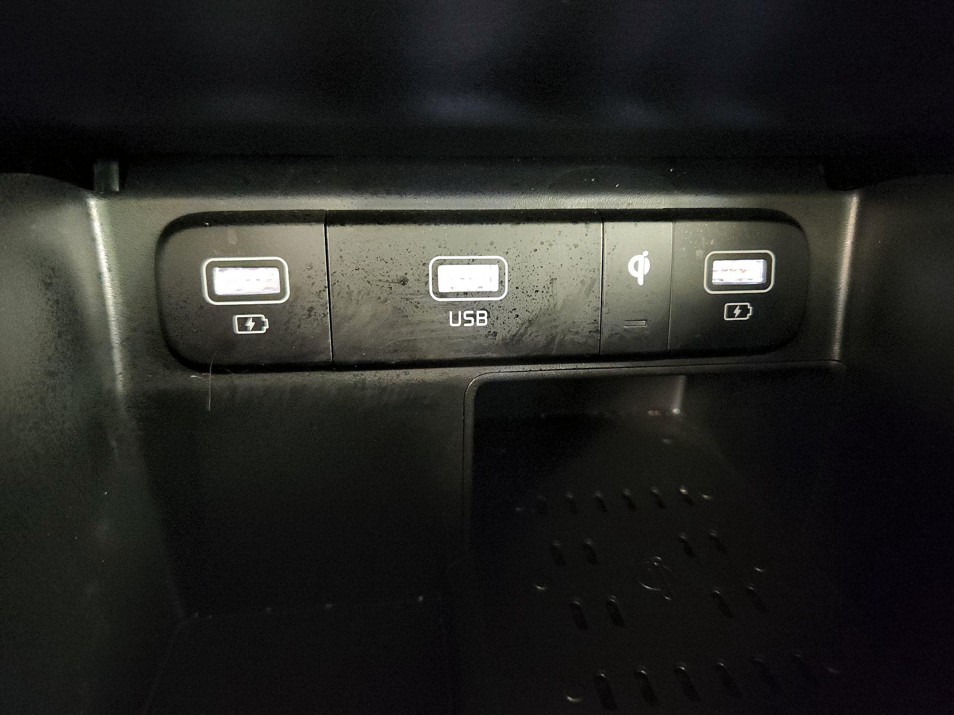 Thumbnail: 2023 Kia Sorento - 16