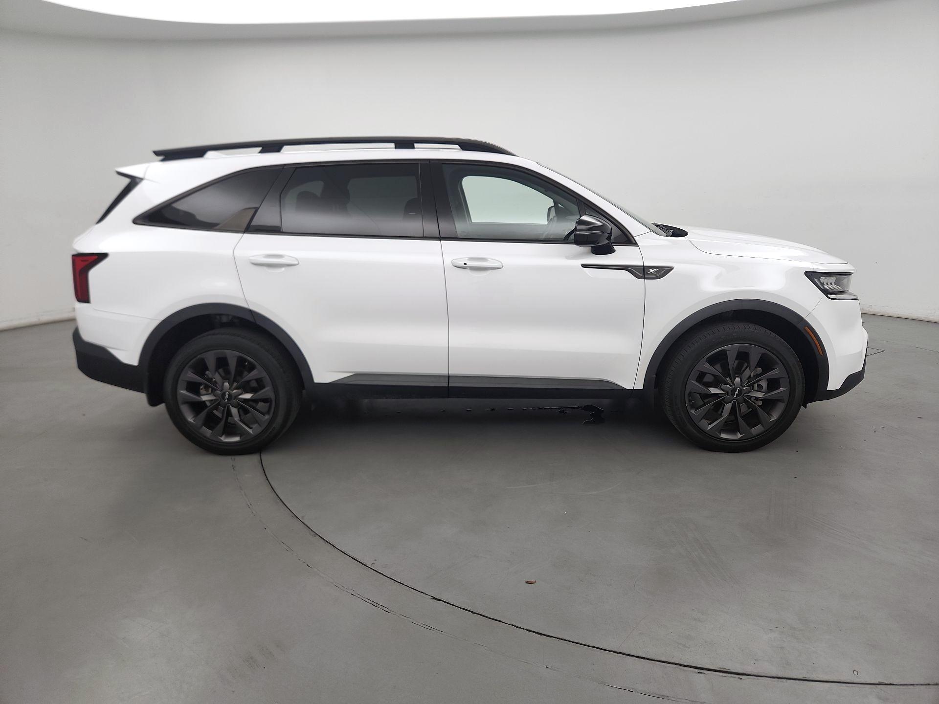 Thumbnail: 2023 Kia Sorento - 4