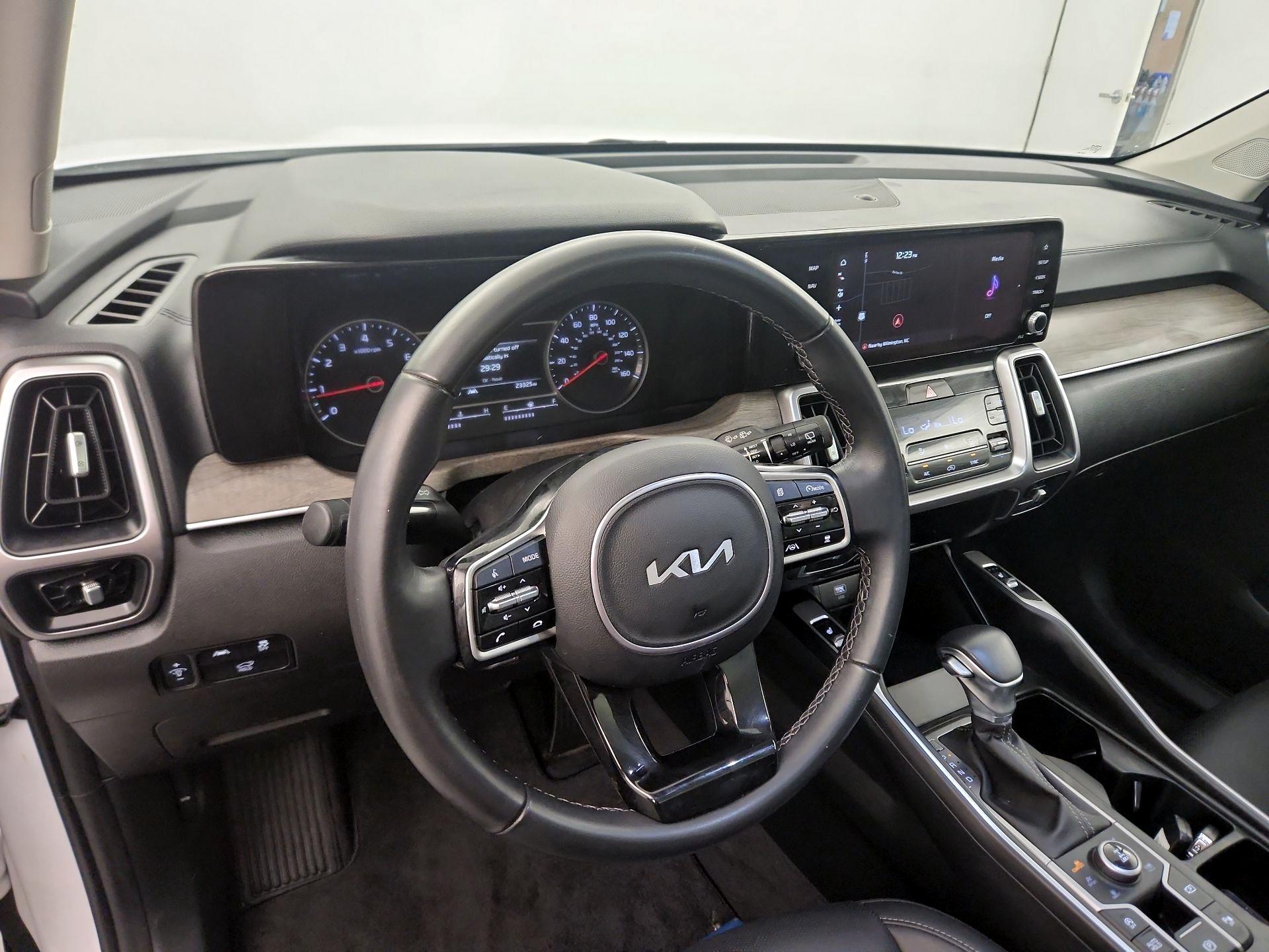 Thumbnail: 2023 Kia Sorento - 8