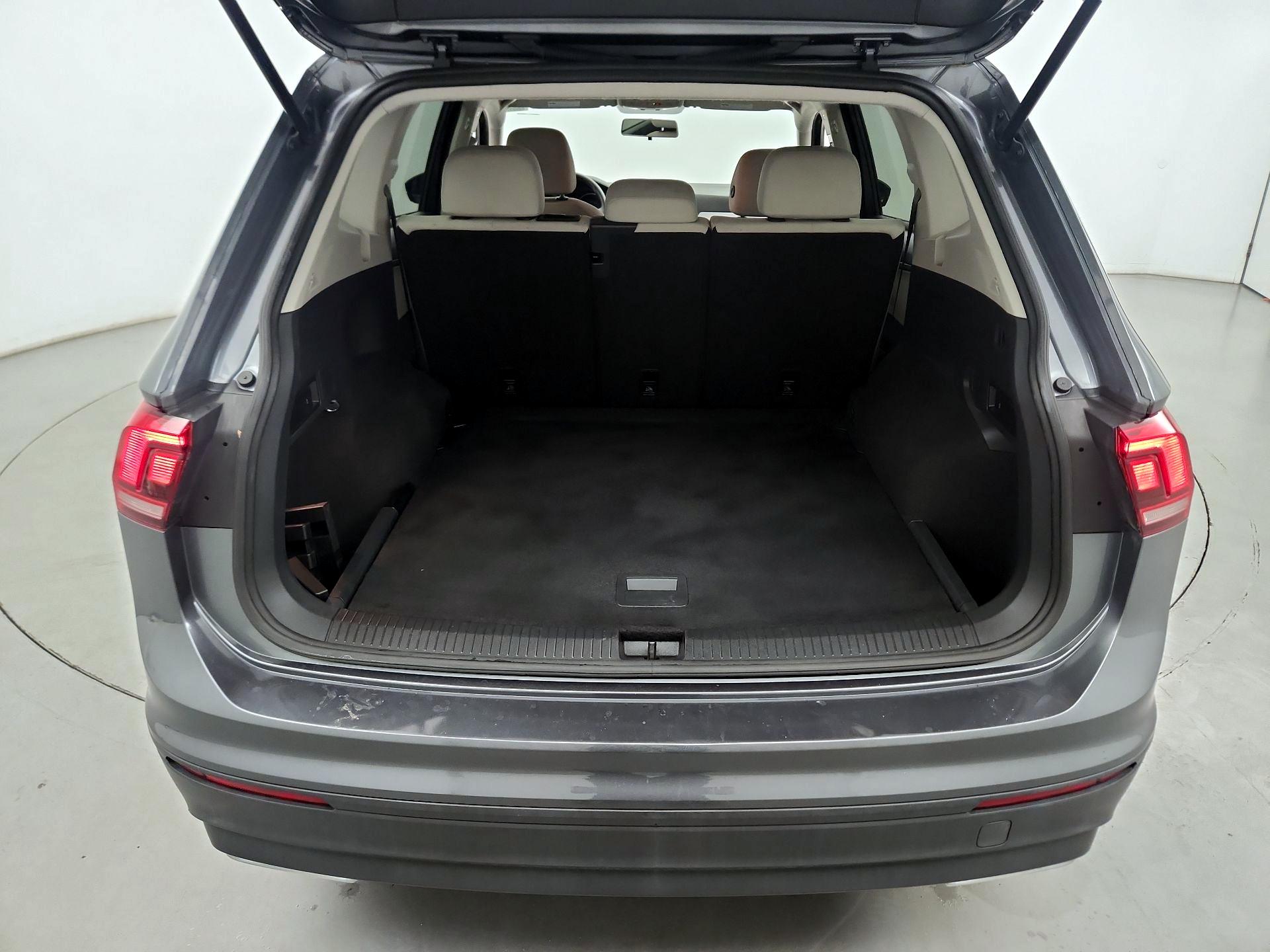 Thumbnail: 2021 Volkswagen Tiguan - 17