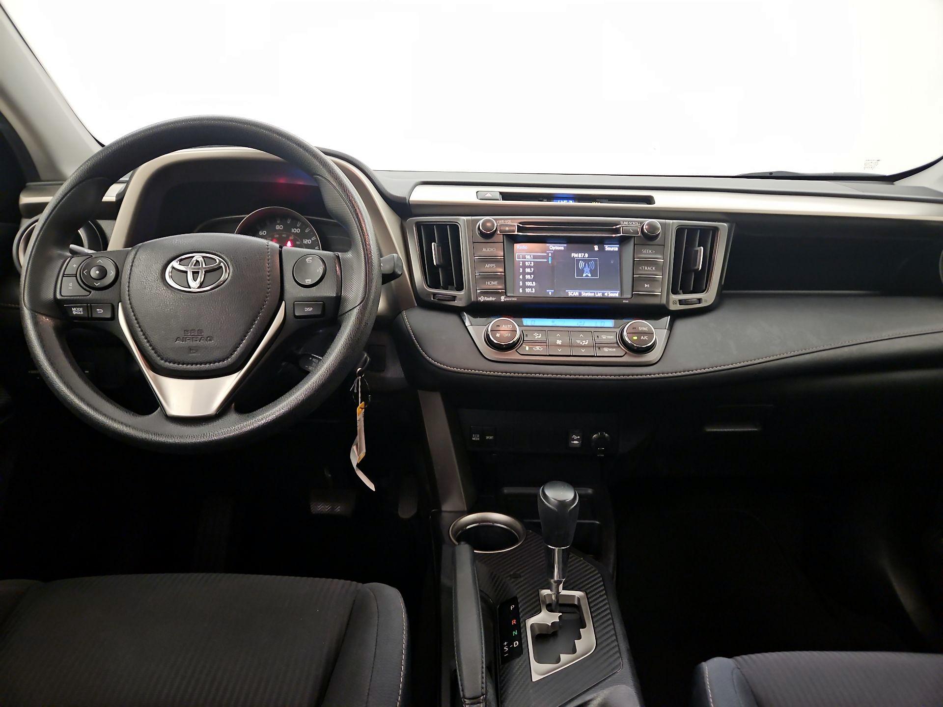 Thumbnail: 2015 Toyota RAV4 - 9