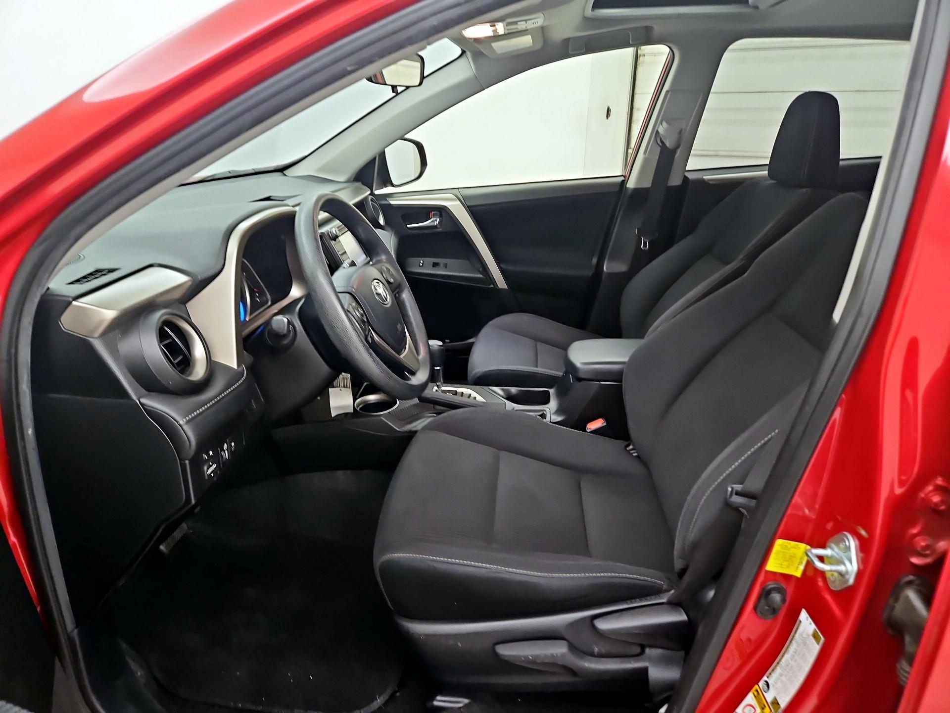 Thumbnail: 2015 Toyota RAV4 - 11