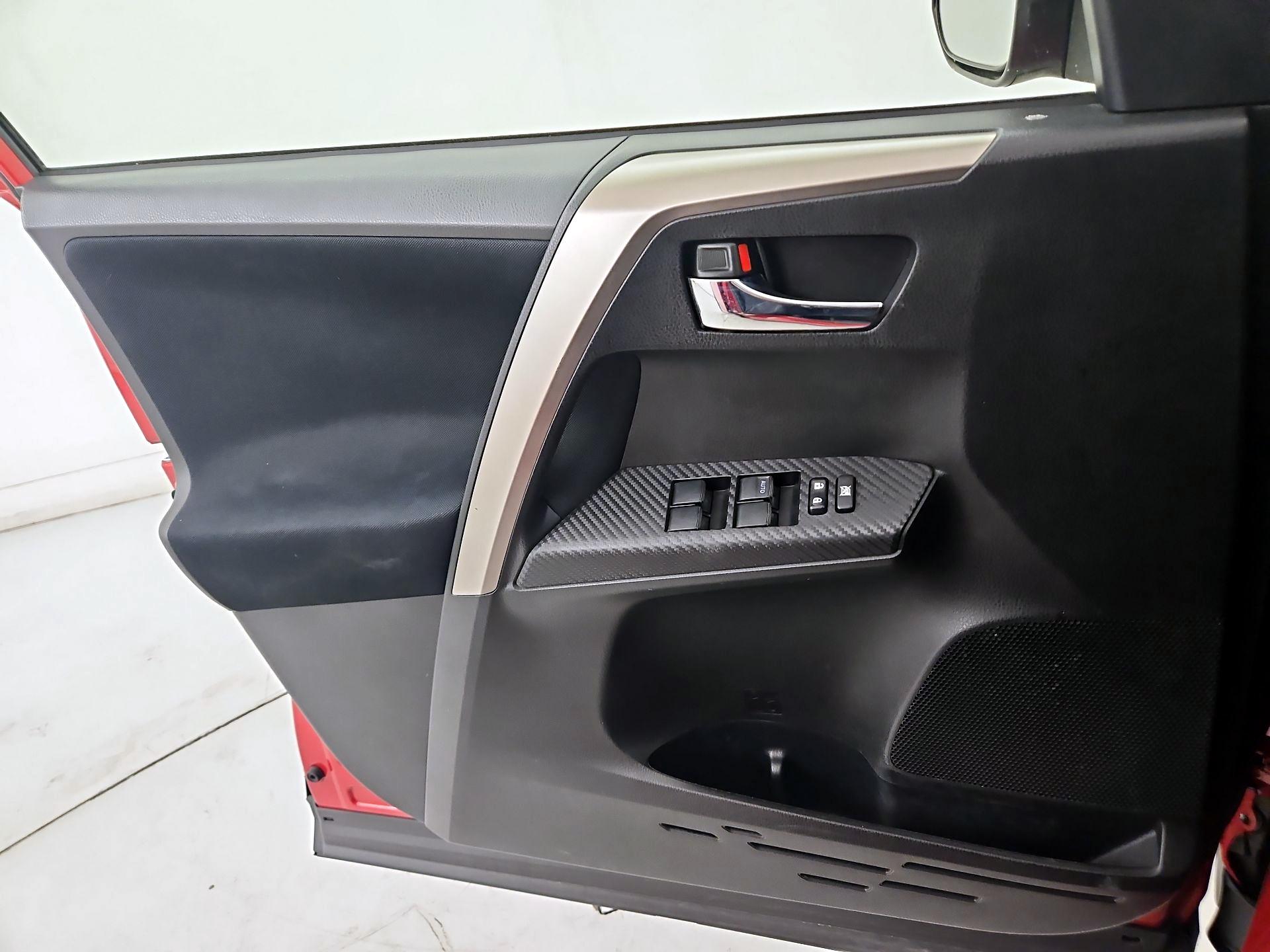 Thumbnail: 2015 Toyota RAV4 - 12