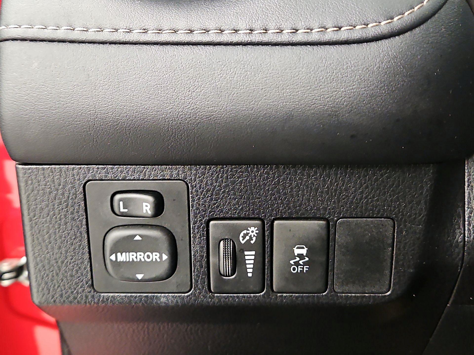 Thumbnail: 2015 Toyota RAV4 - 13