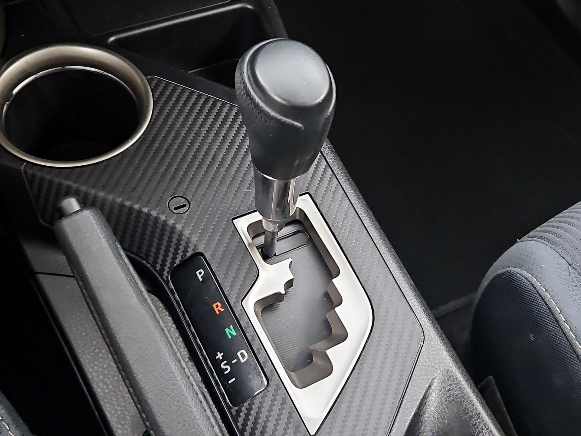 Thumbnail: 2015 Toyota RAV4 - 17