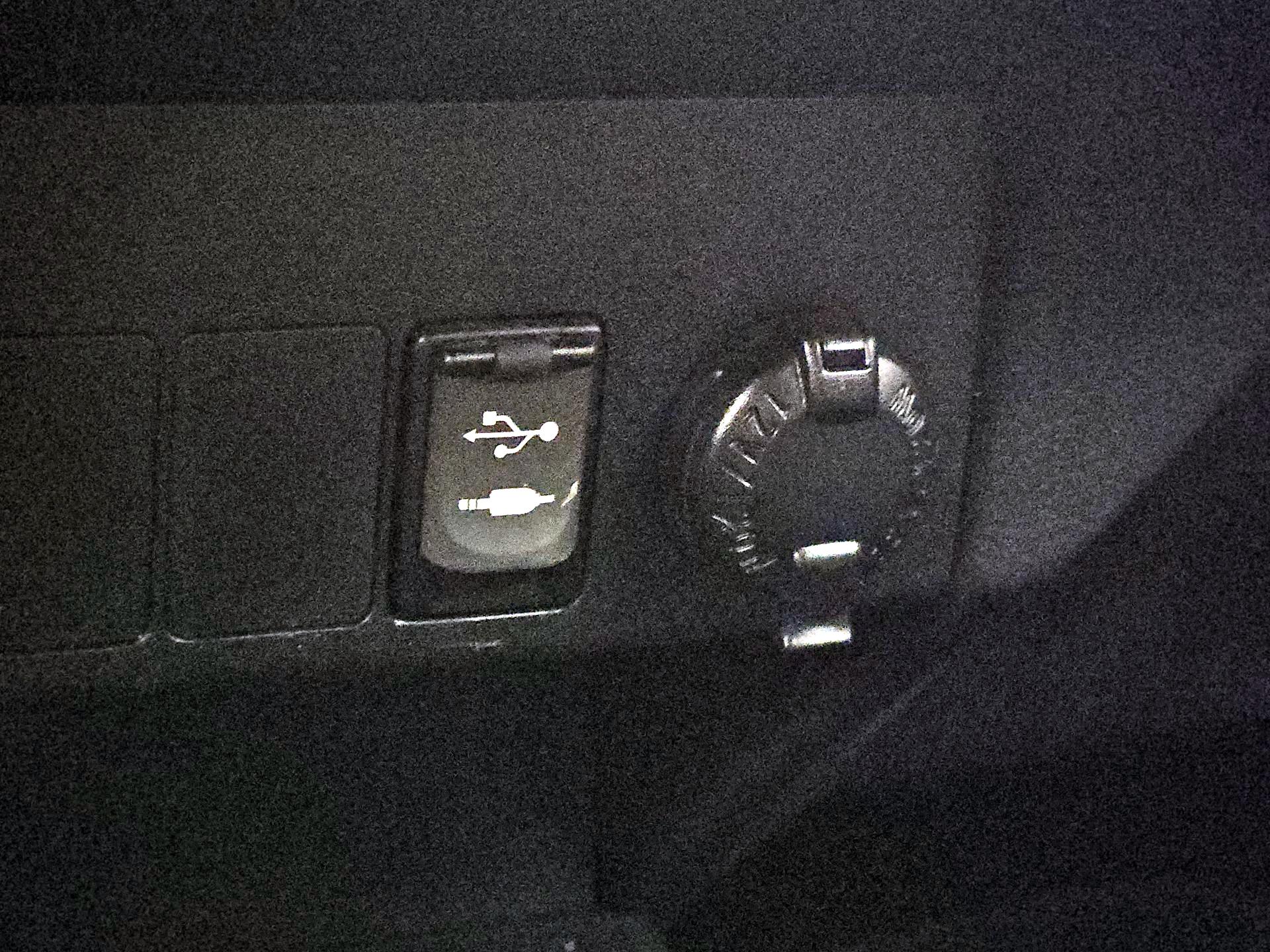 Thumbnail: 2015 Toyota RAV4 - 18