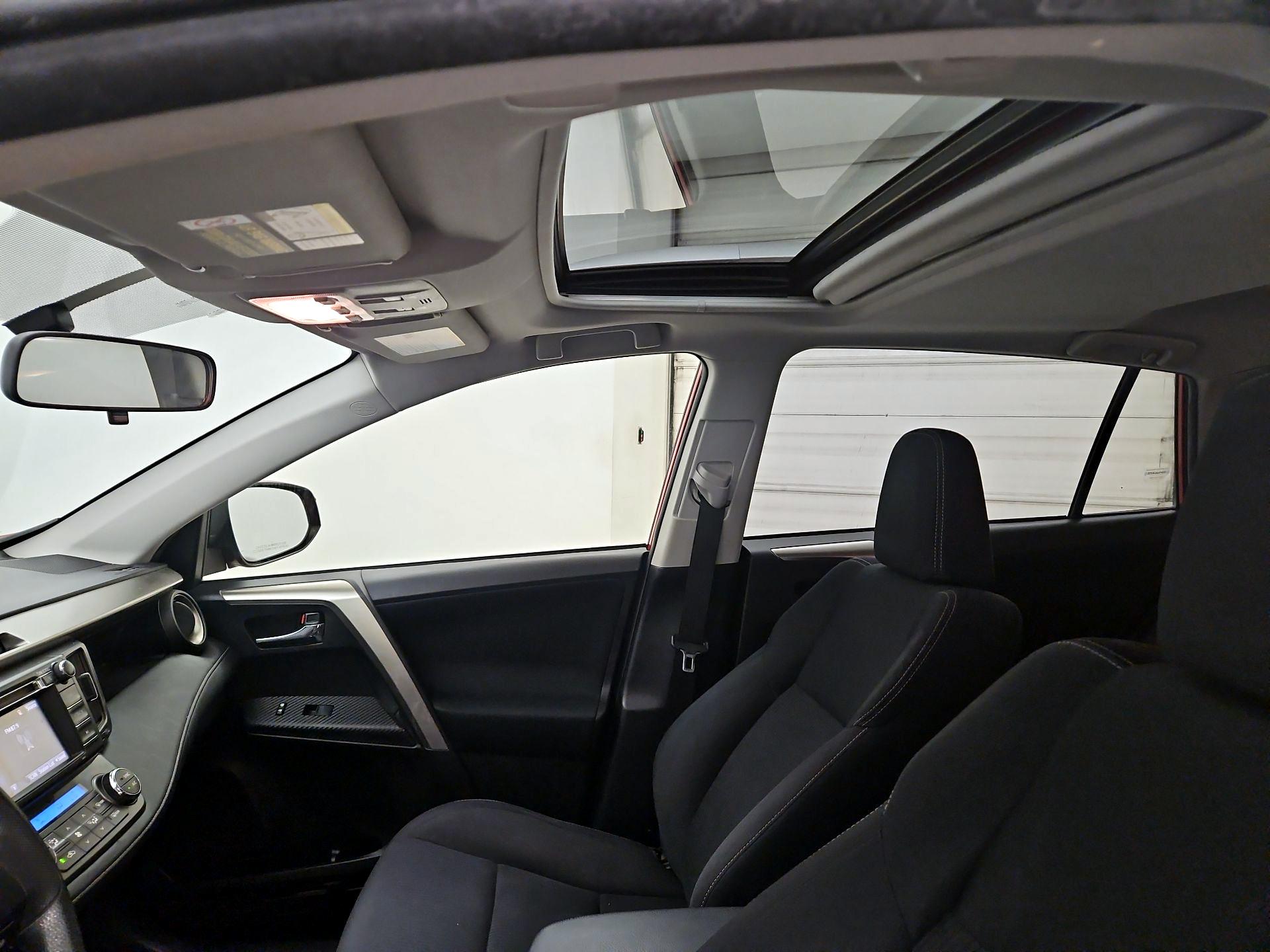 Thumbnail: 2015 Toyota RAV4 - 19