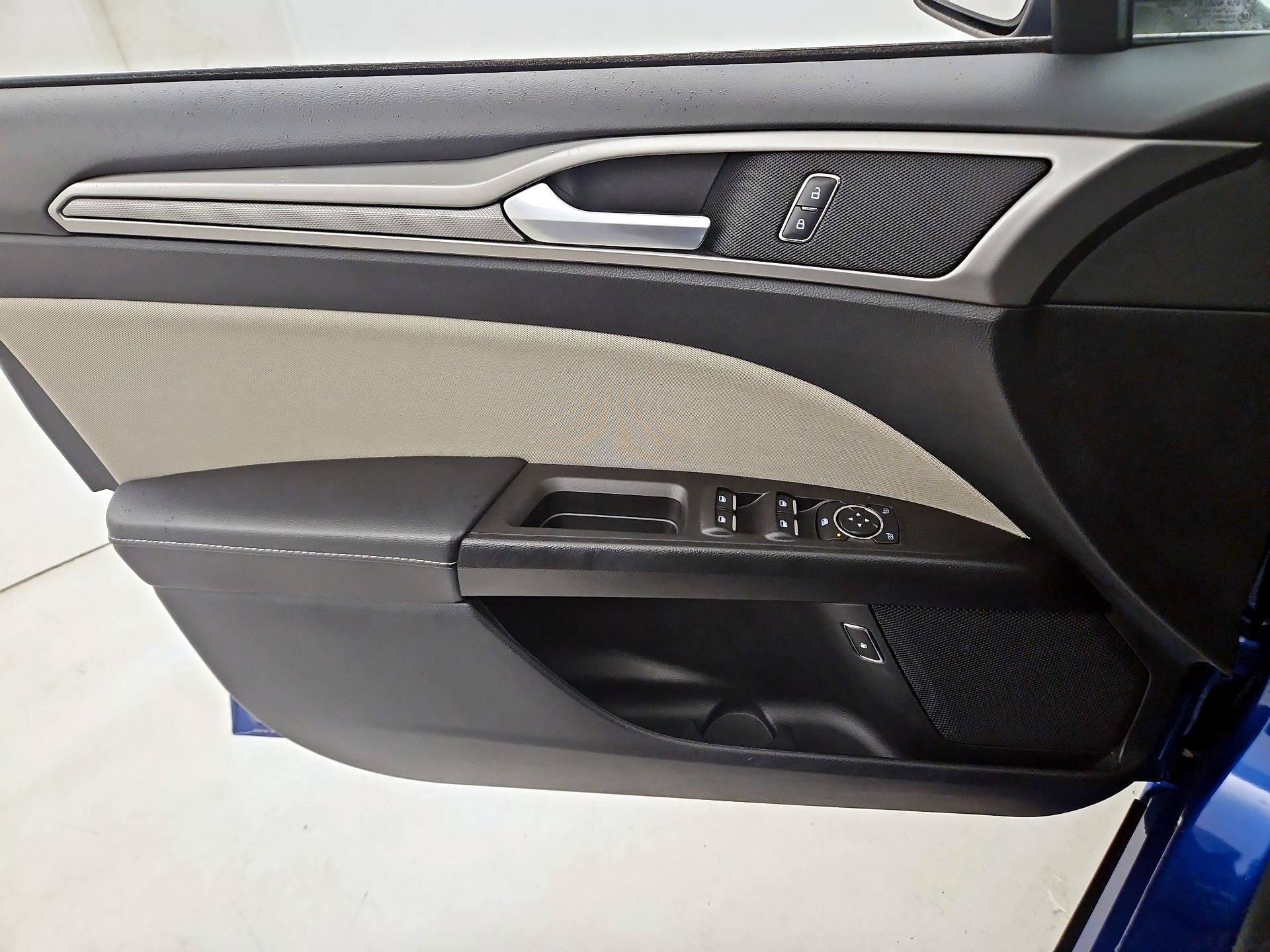 Thumbnail: 2017 Ford Fusion - 12