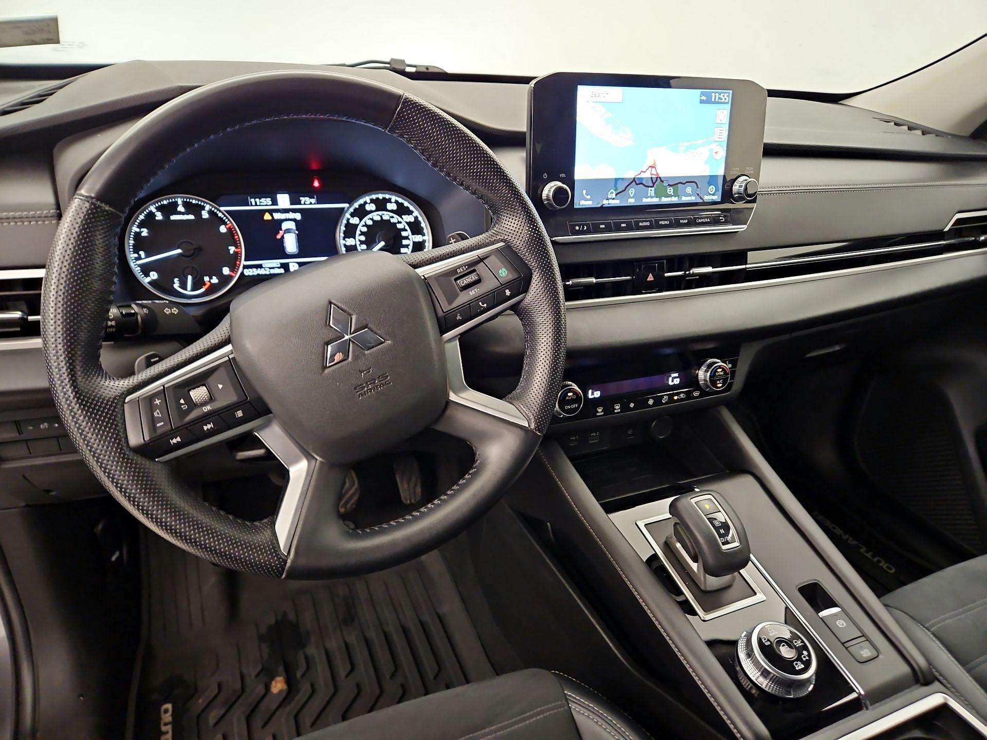 Thumbnail: 2022 Mitsubishi Outlander - 9