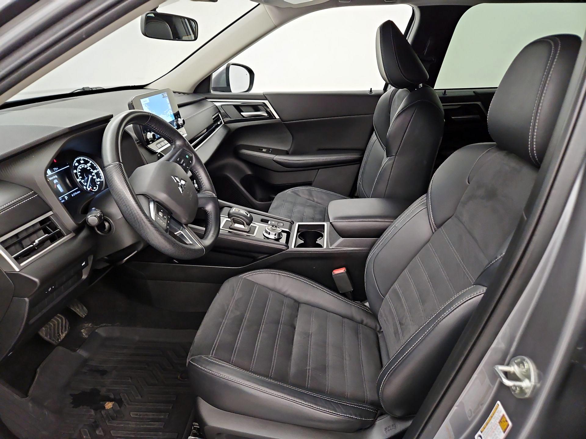 Thumbnail: 2022 Mitsubishi Outlander - 11